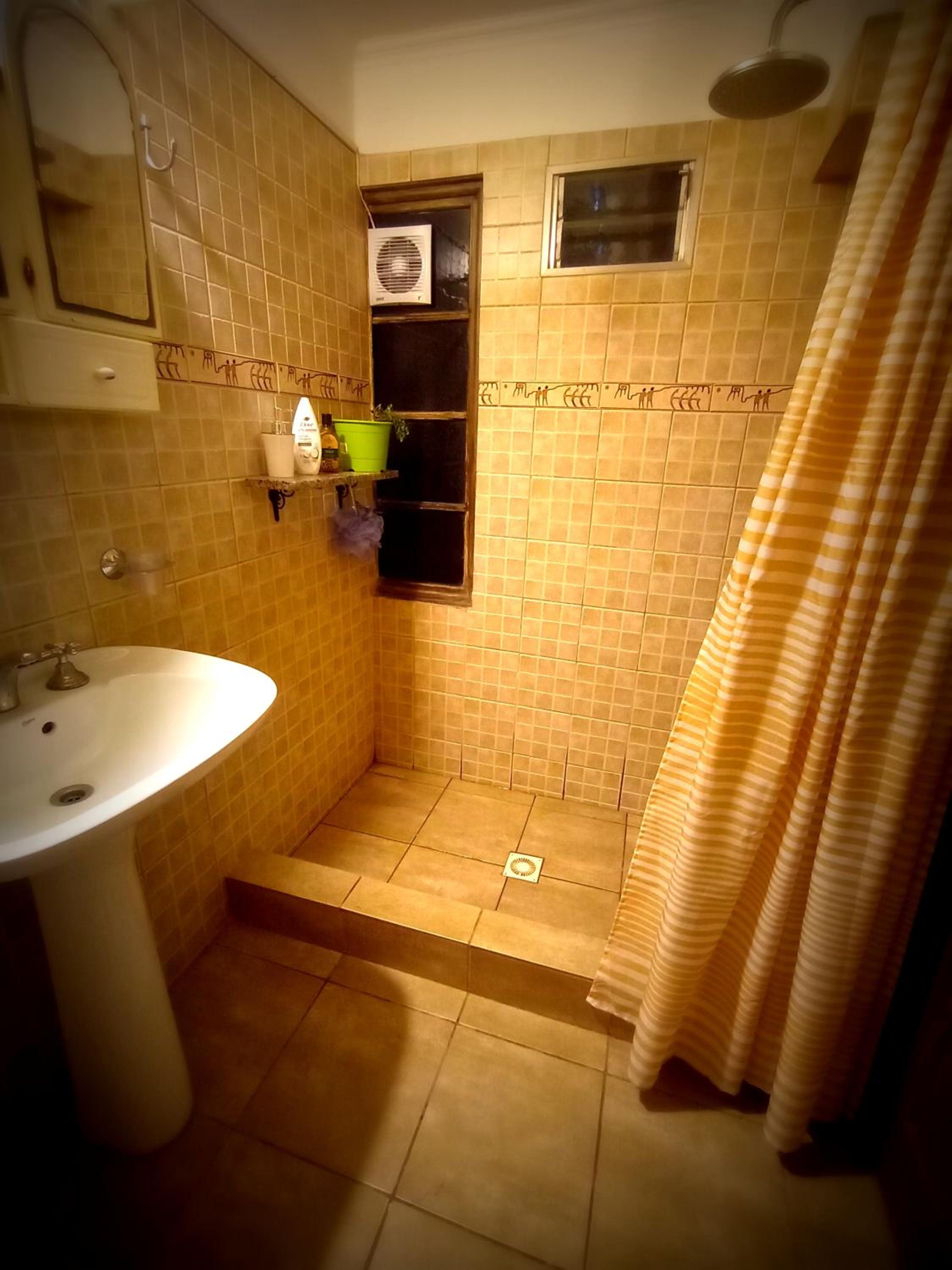 Single Room with Shared Bathroom photo 2