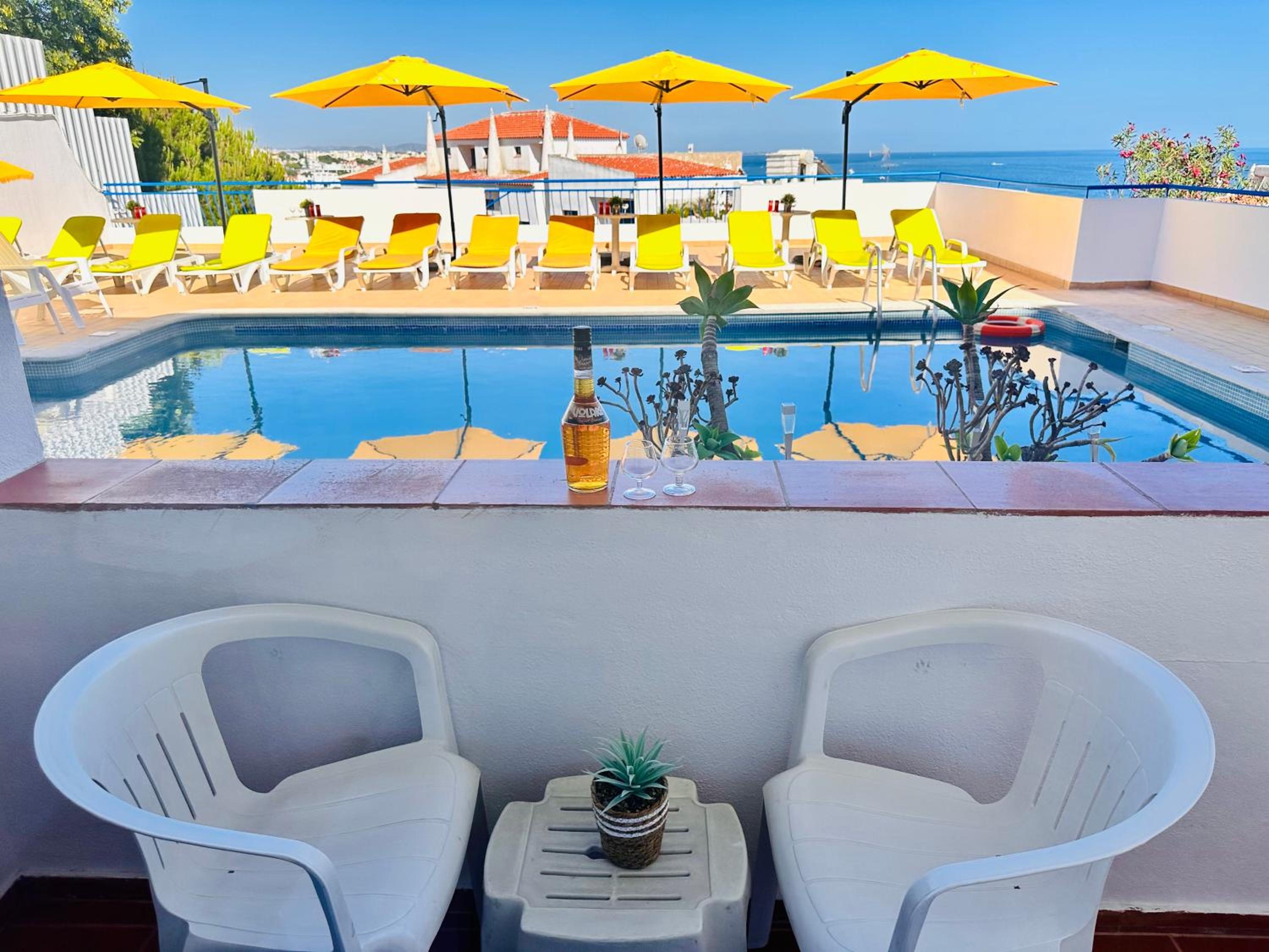 Double Room with Pool View - Photo 2