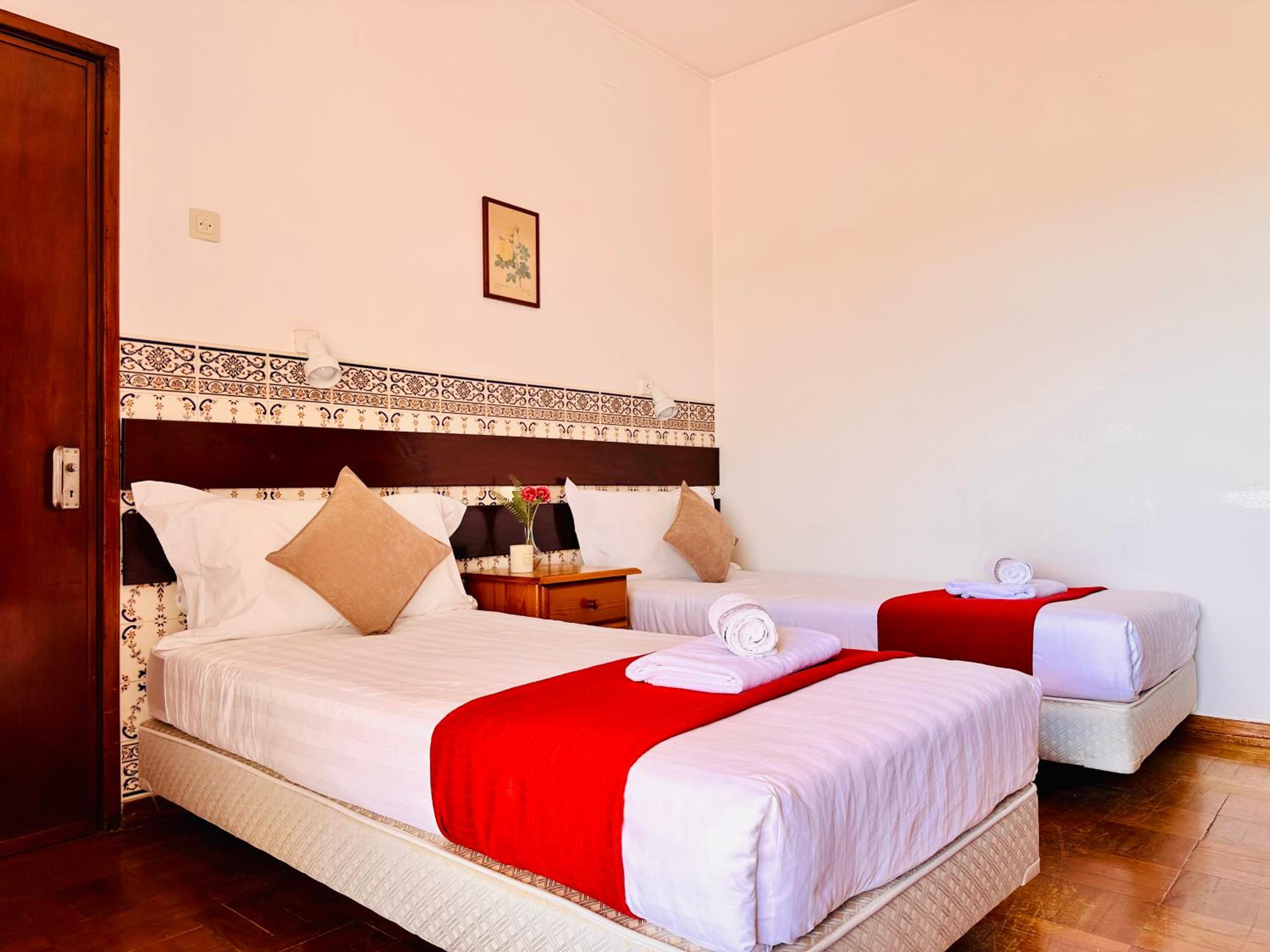 Deluxe Twin Room with Sea View - Photo 10