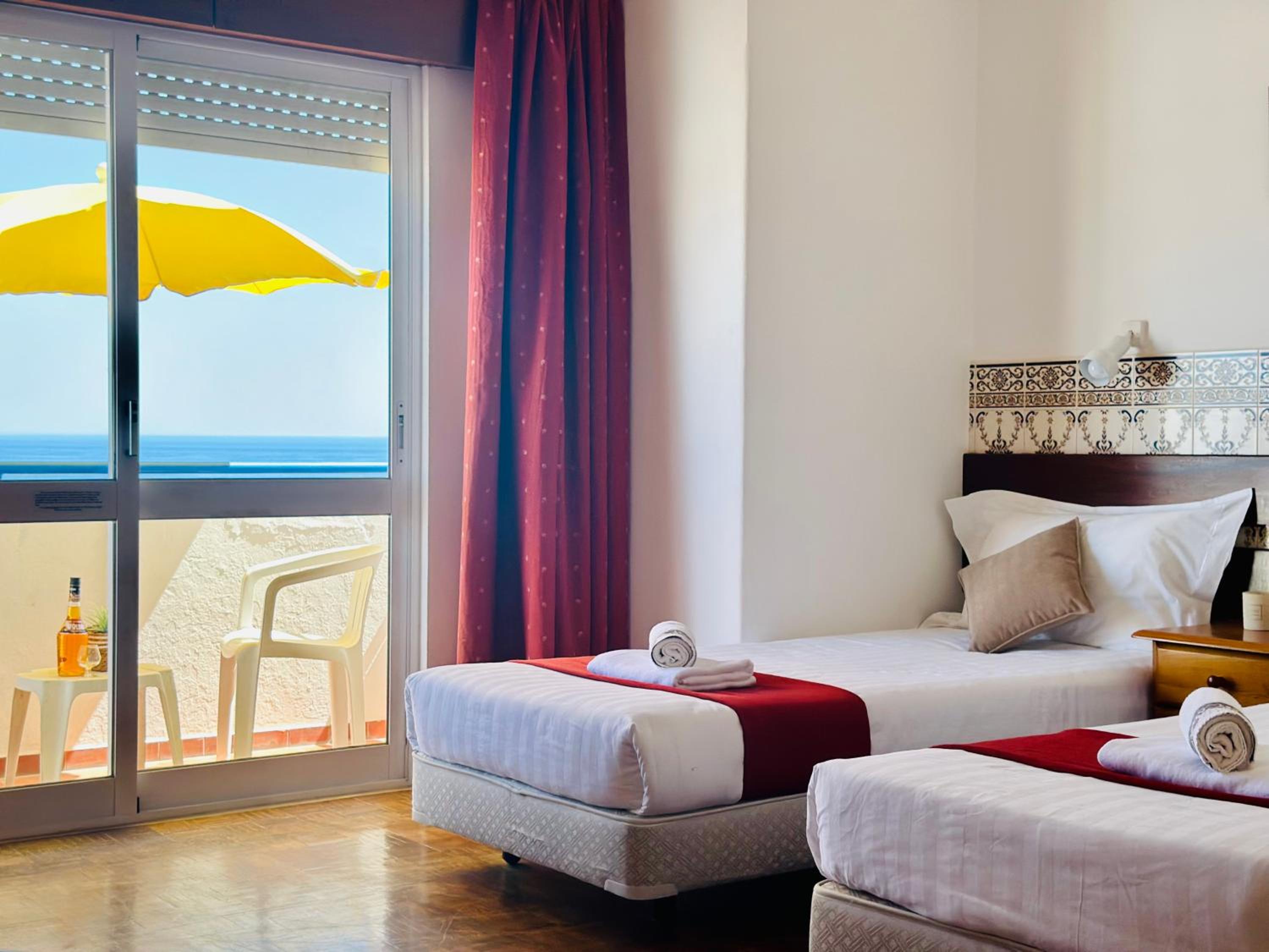 Standard Twin Room with Sea View - Photo 1