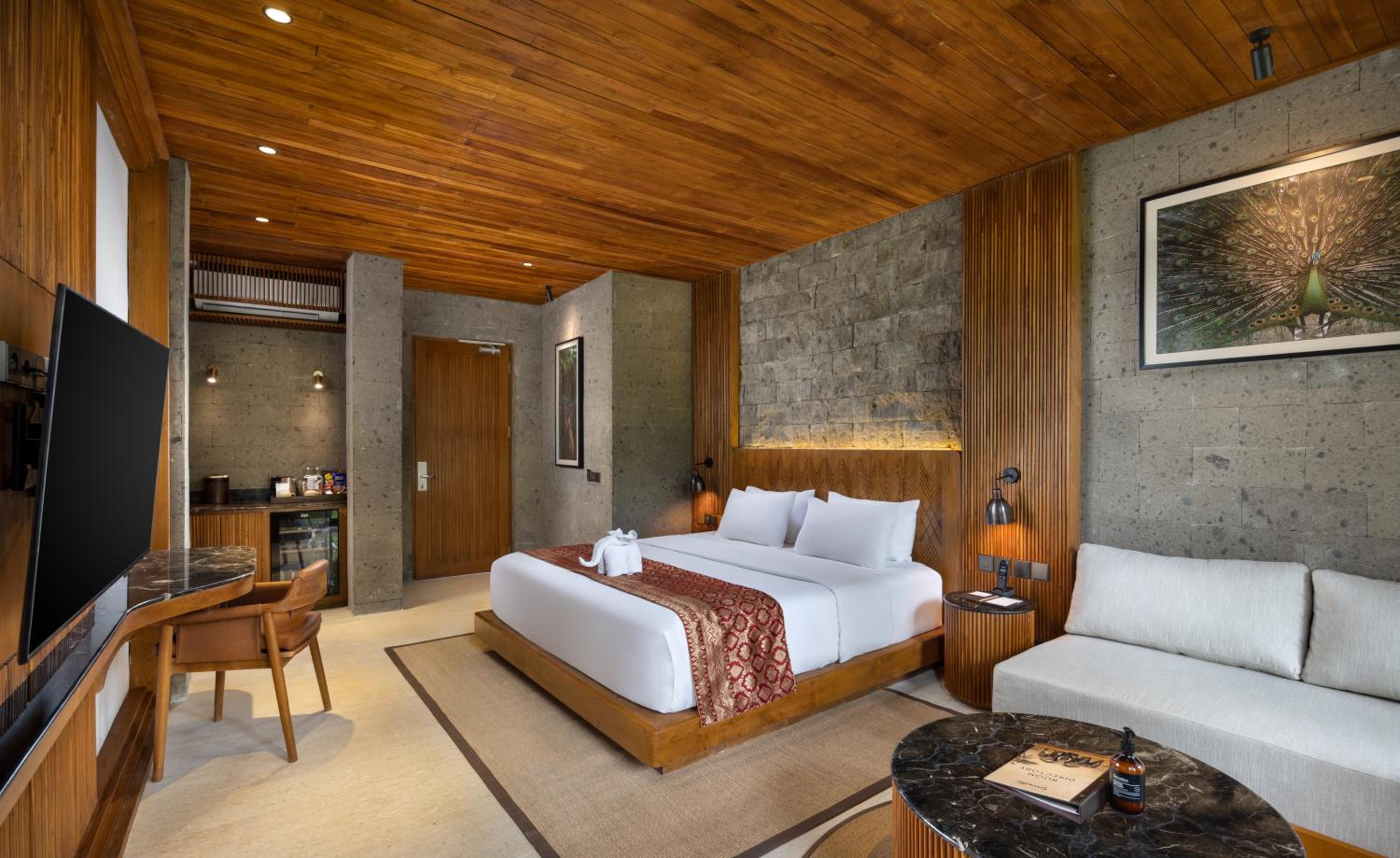 Family Suite Aviary Room with FREE Daily Ubud Shuttle Service, FREE Professional Photo Session, FREE Daily Mini-bar Enjoyment, FREE Curated Daily Activities, FREE 1x Afternoon Tea photo 3