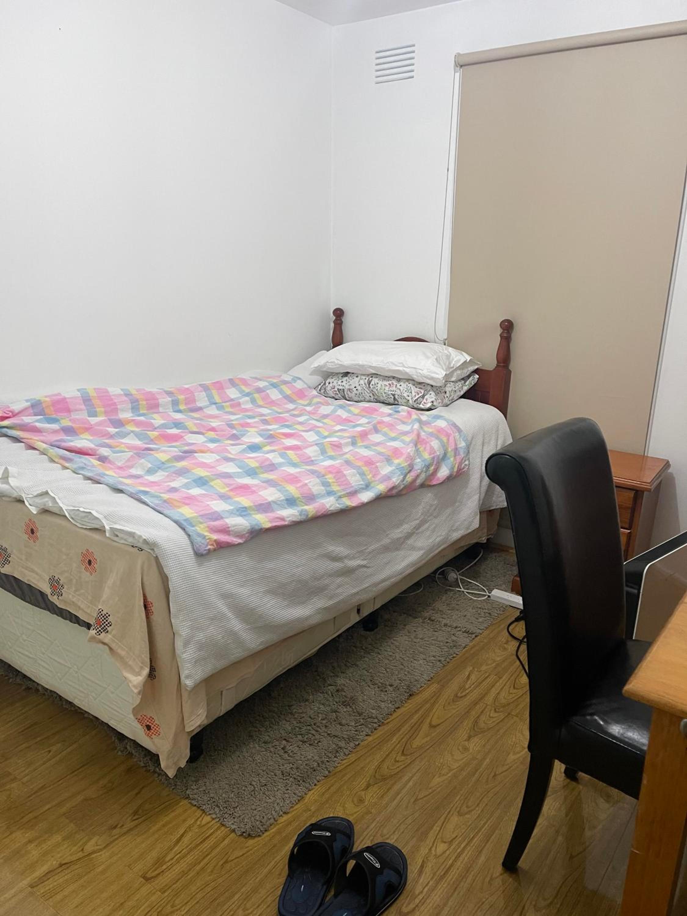 Single Room with Shared Shower and Toilet photo 3