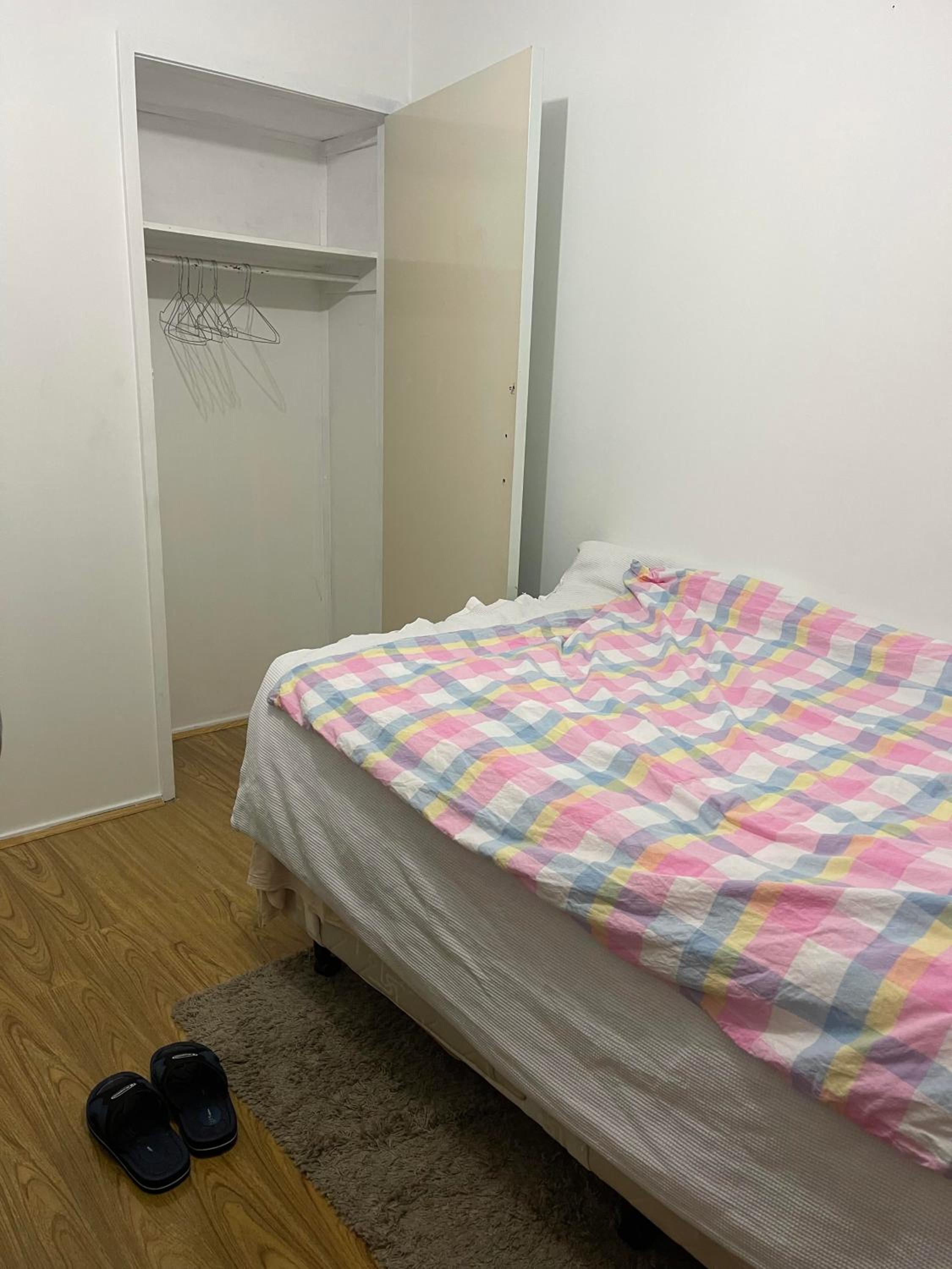 Single Room with Shared Shower and Toilet photo 1