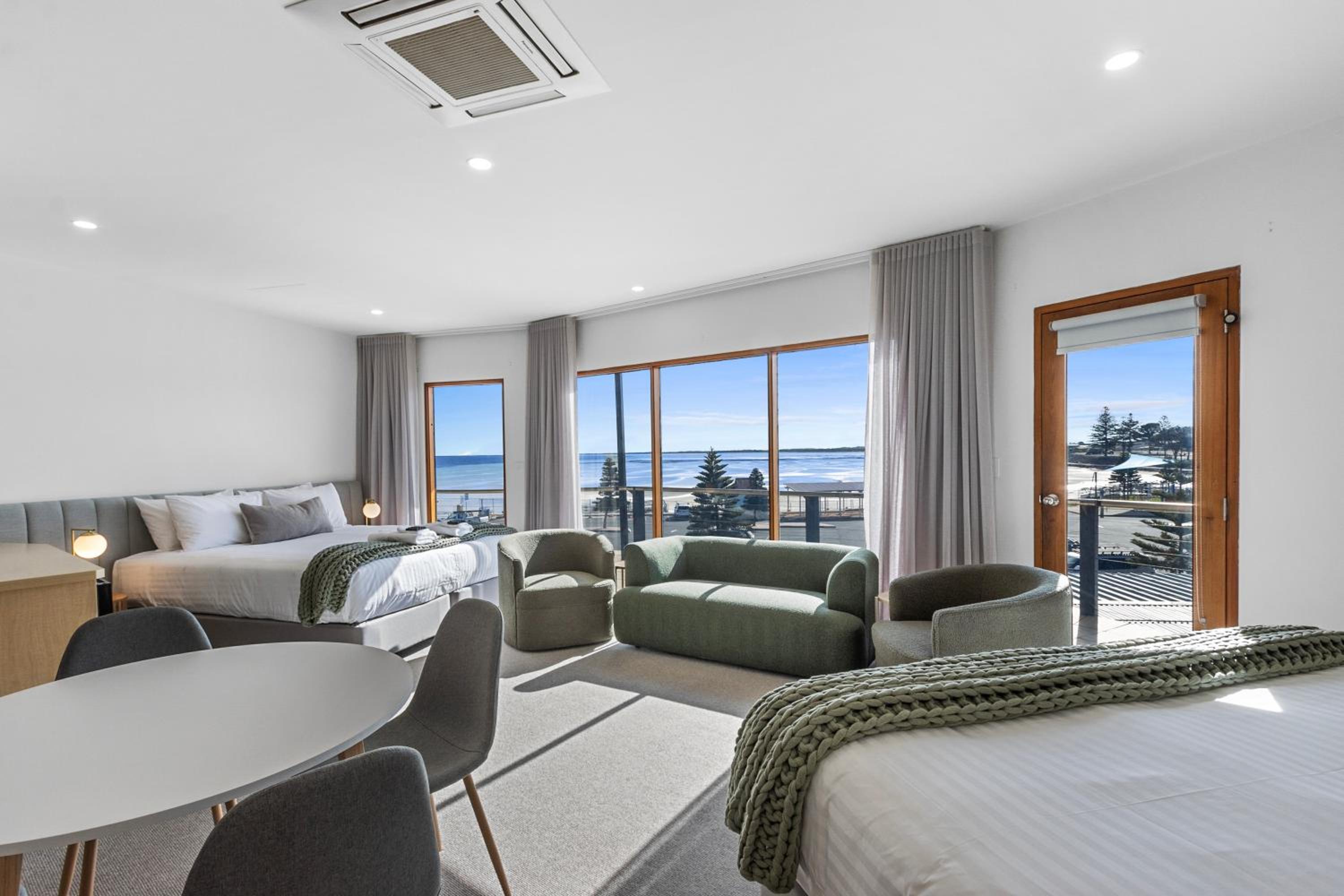 Family Room with Sea View