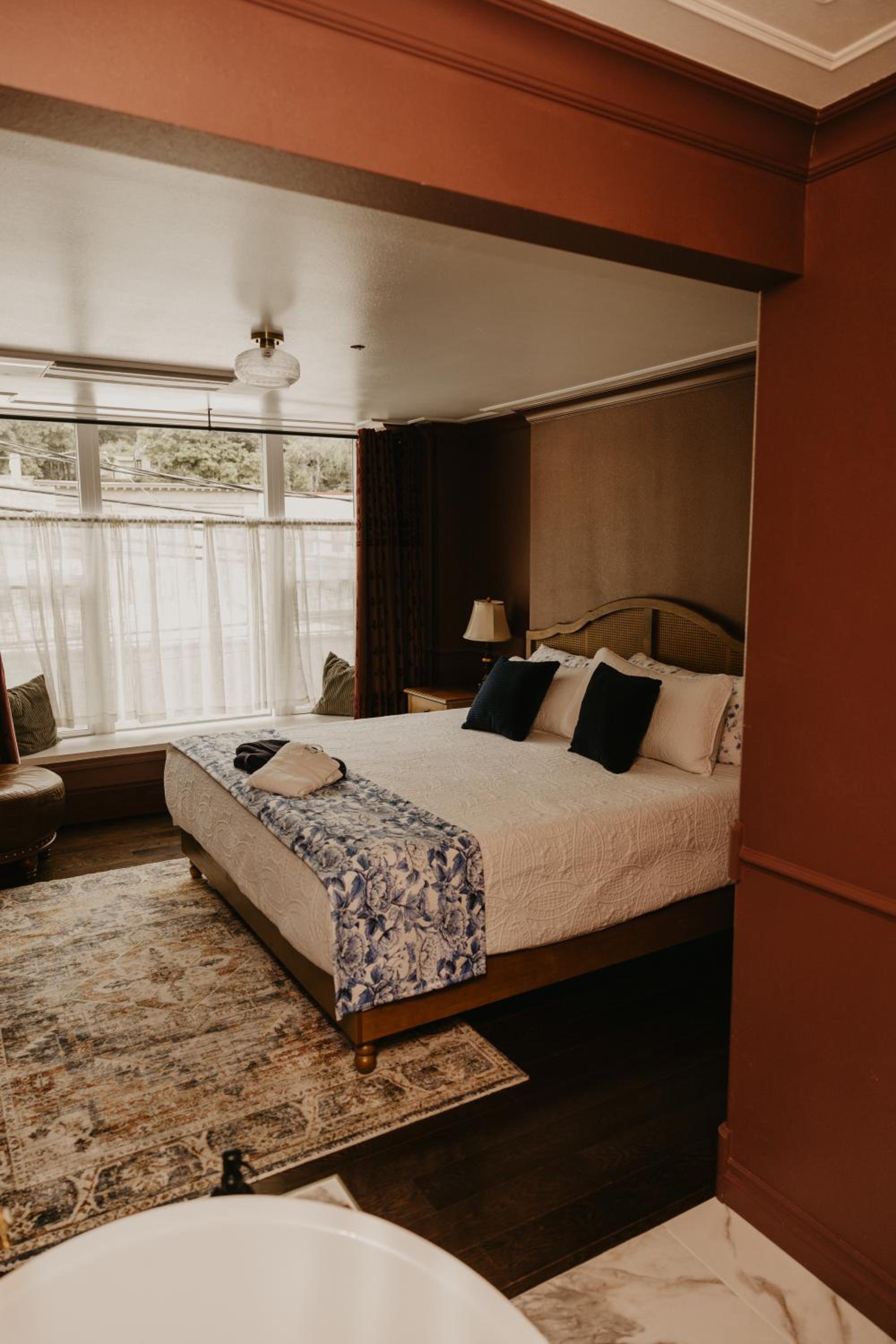 Superior King Suite photo 2