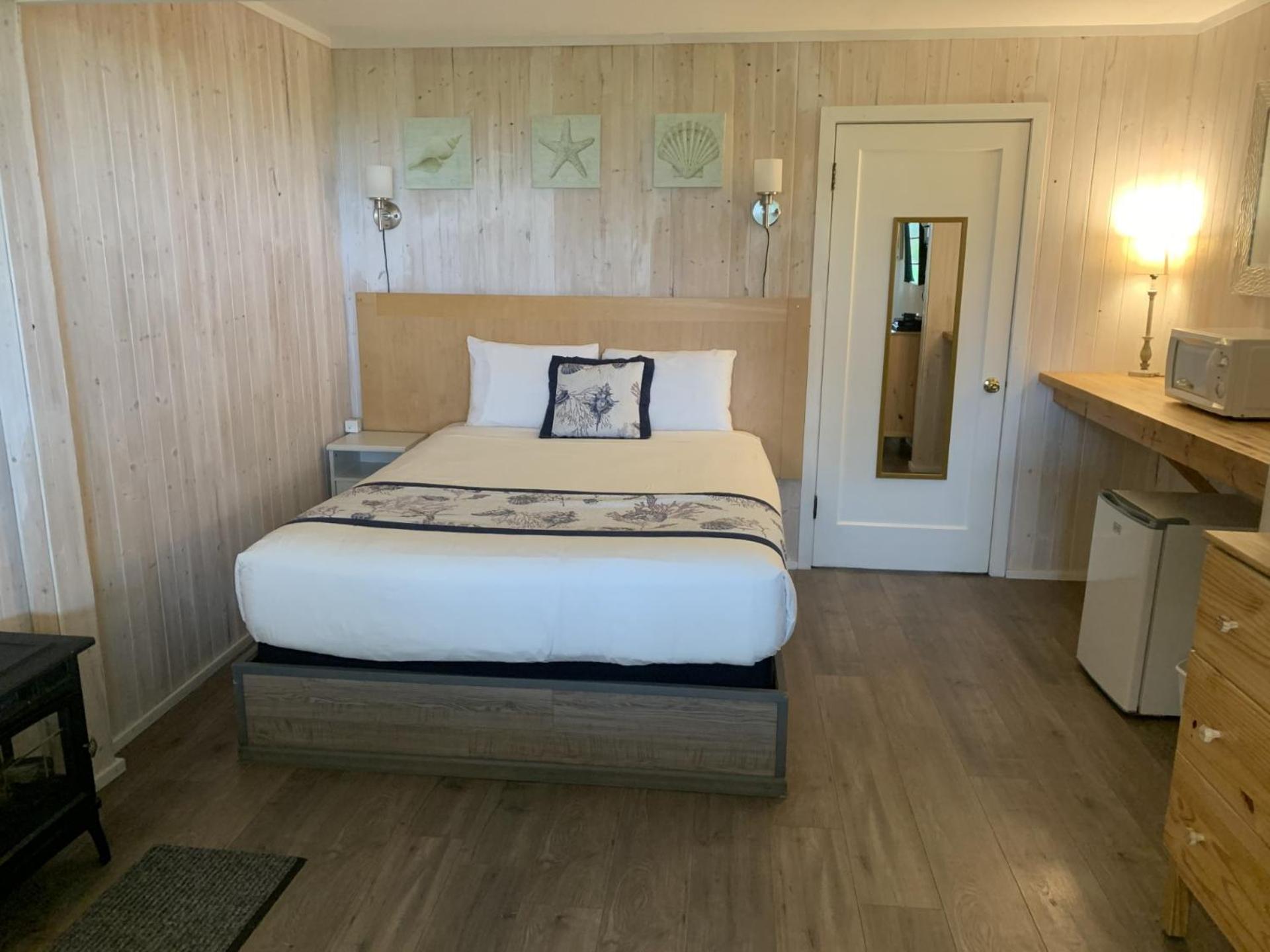 Deluxe Queen Room Oceanfront