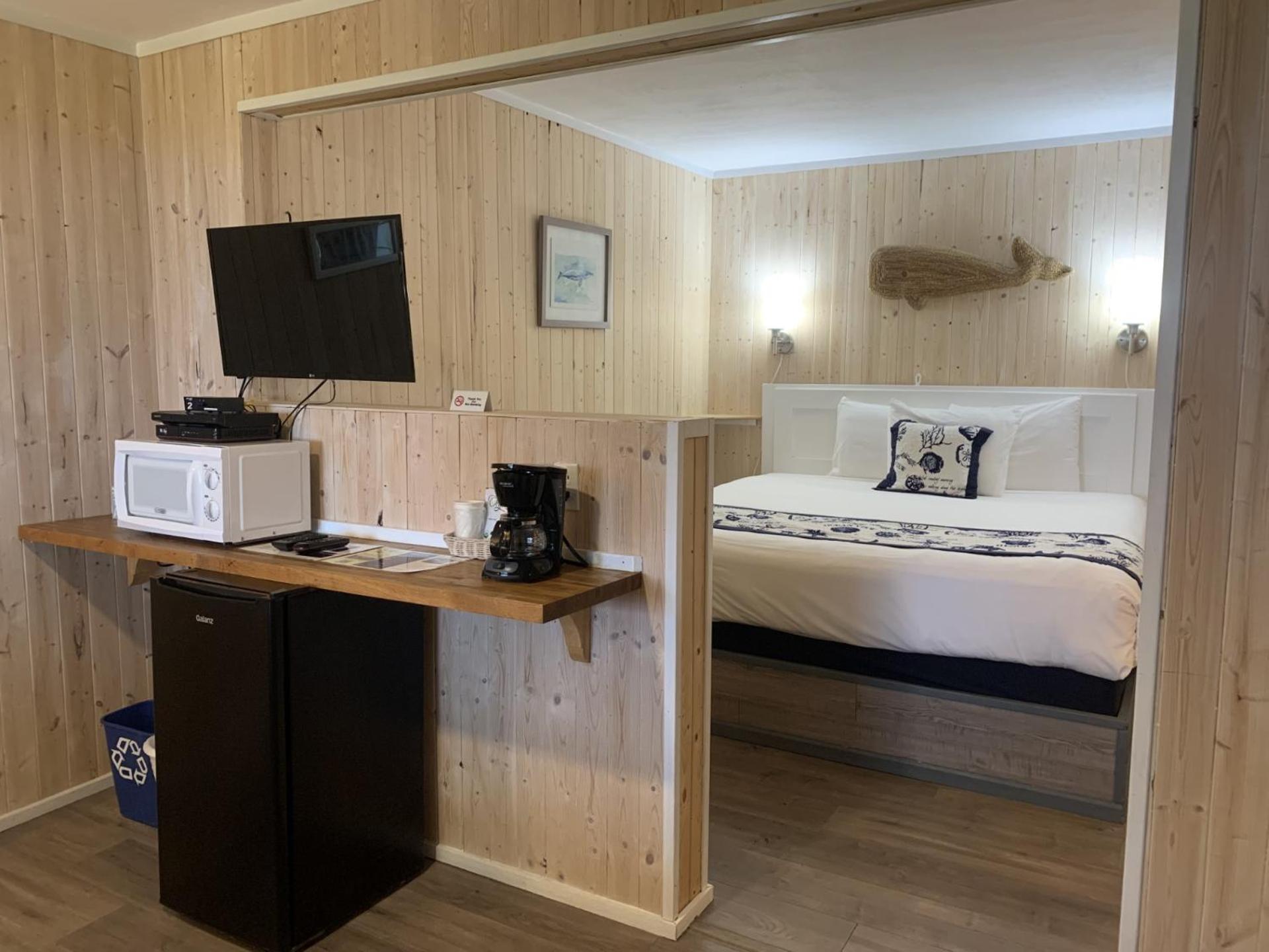 Deluxe King Room Oceanfront (no pets)