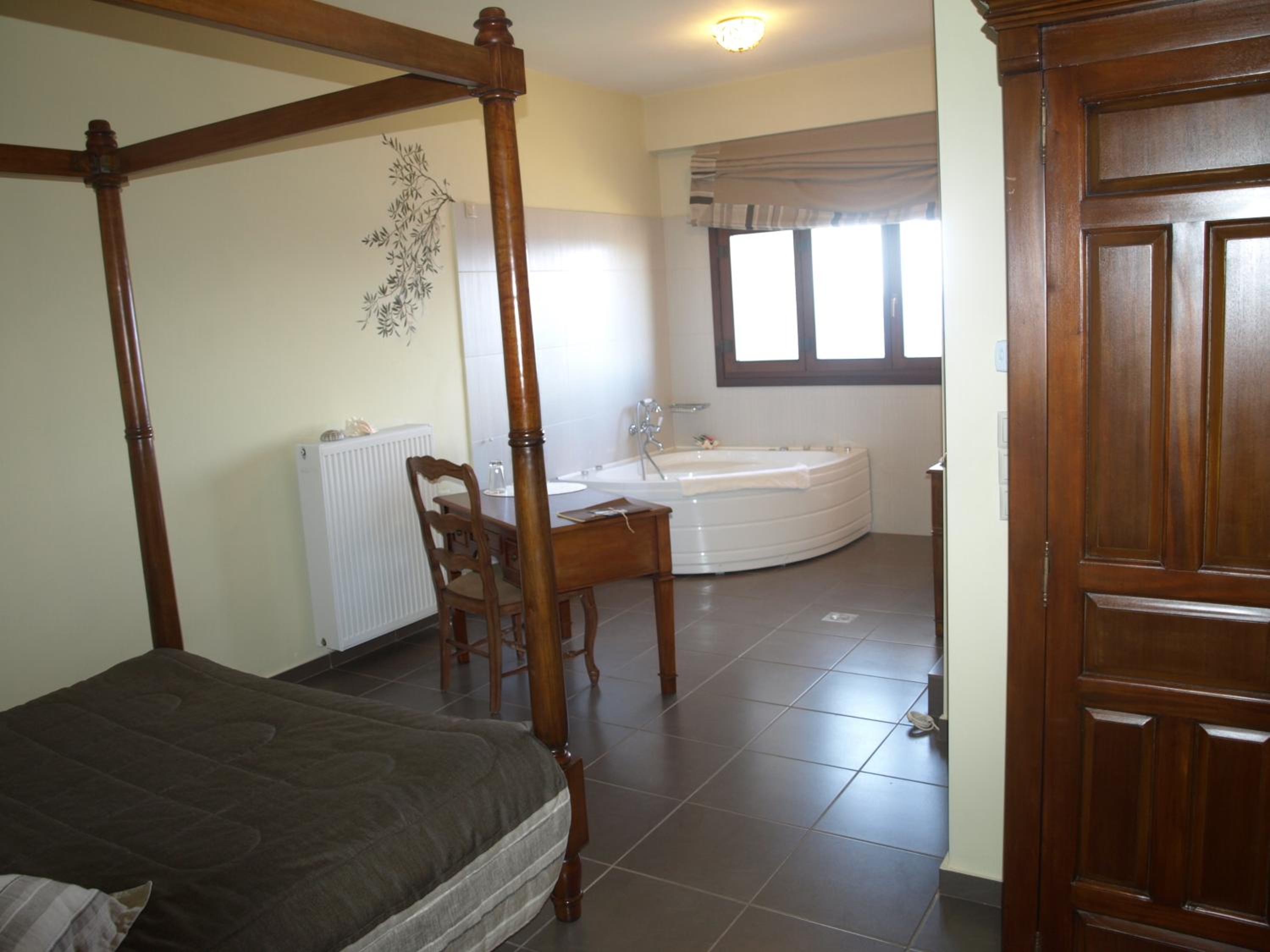 Honeymoon Suite photo 3
