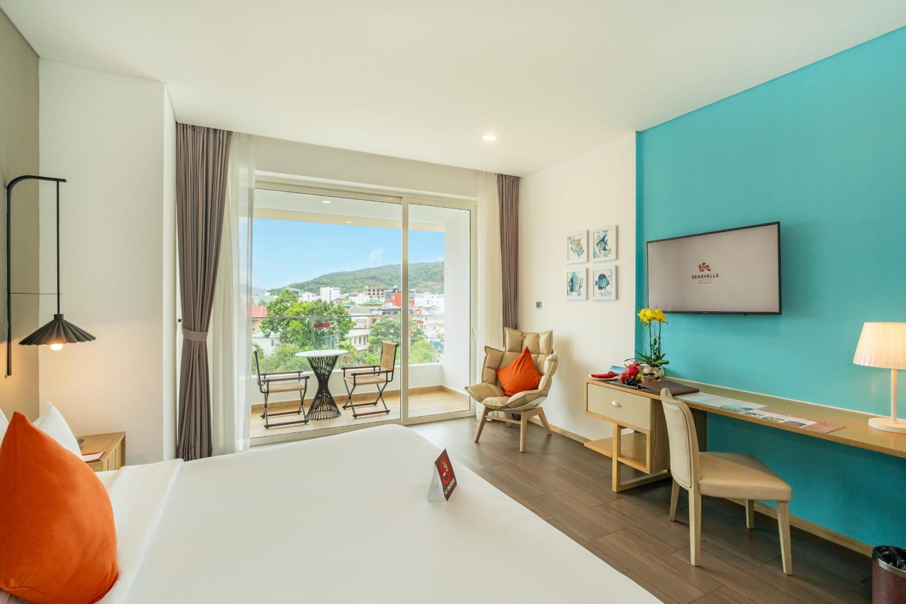 Premium City View Grand King Bed  photo 1