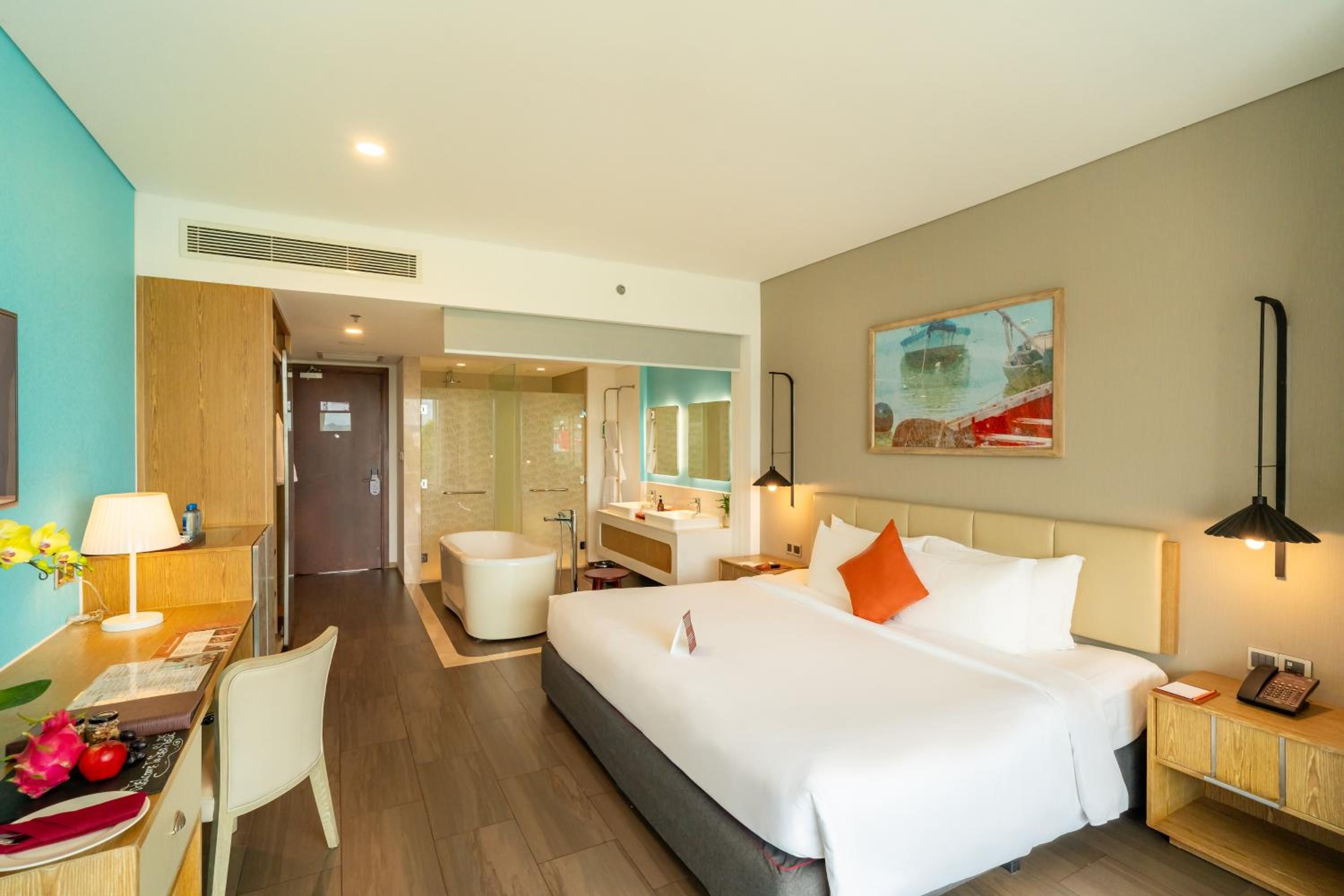 Premium Ocean View King photo 2