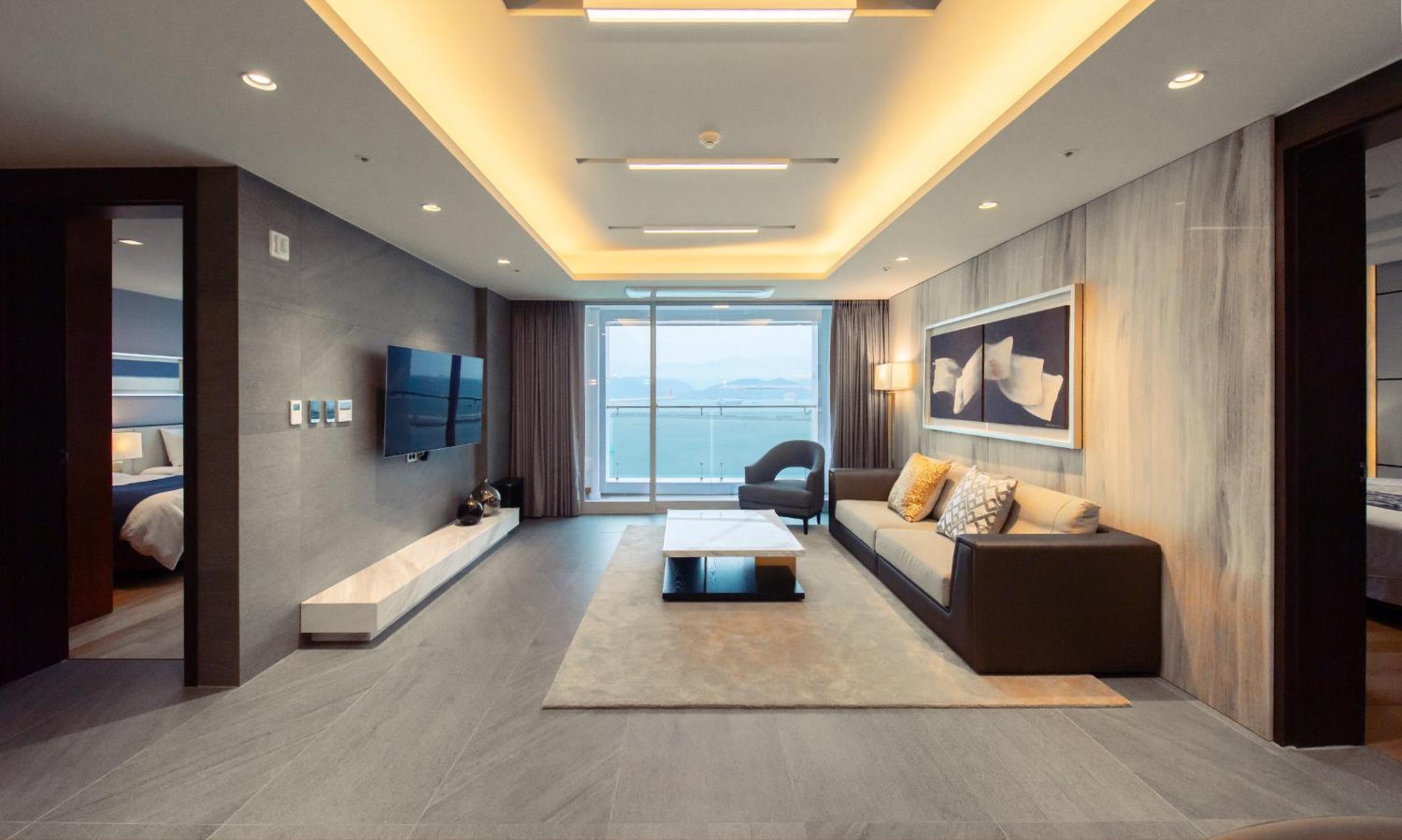 Royal Family Suite