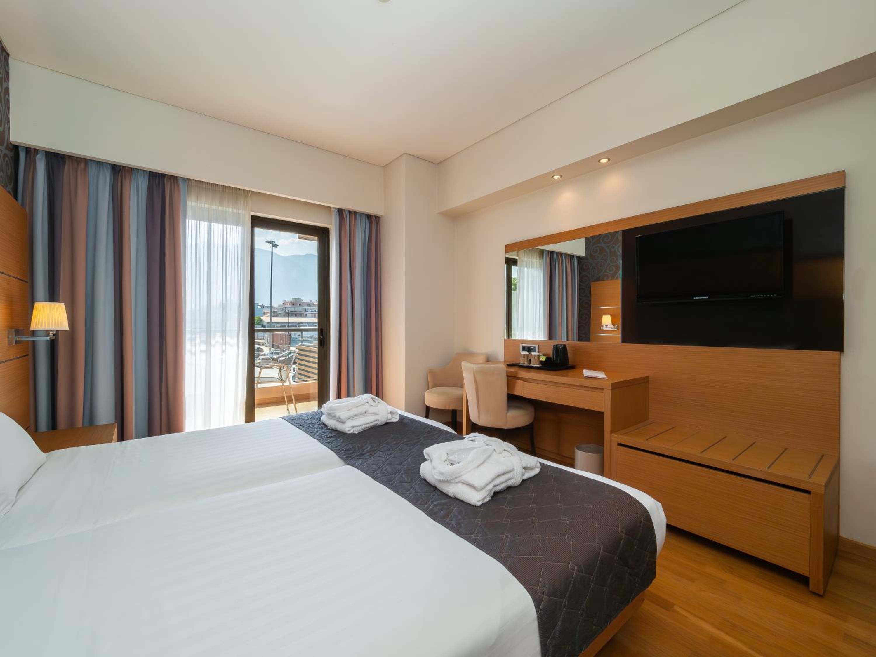 Standard Double Room - Photo 9