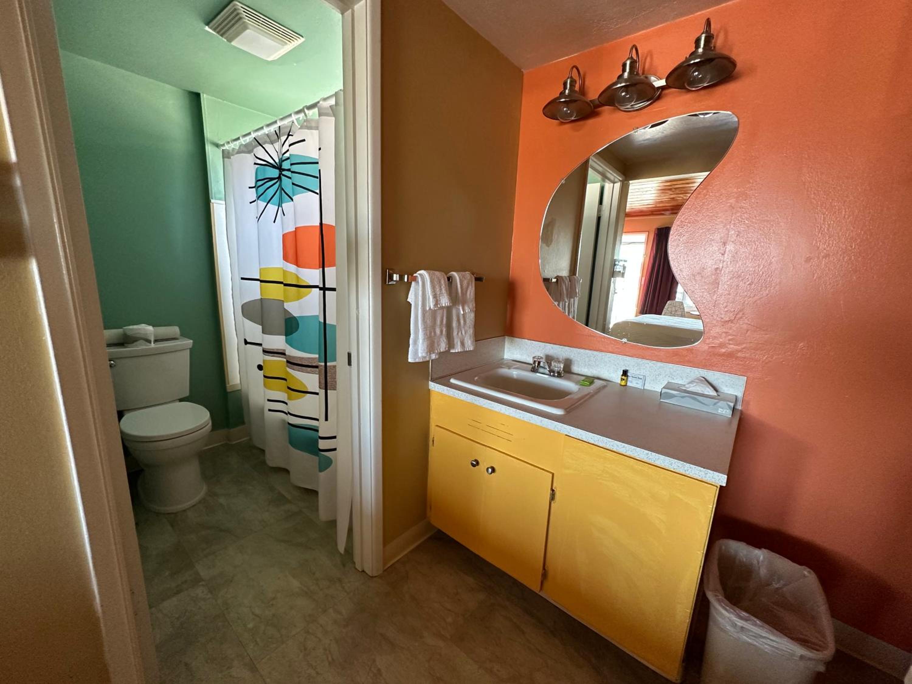 Queen Room photo 2