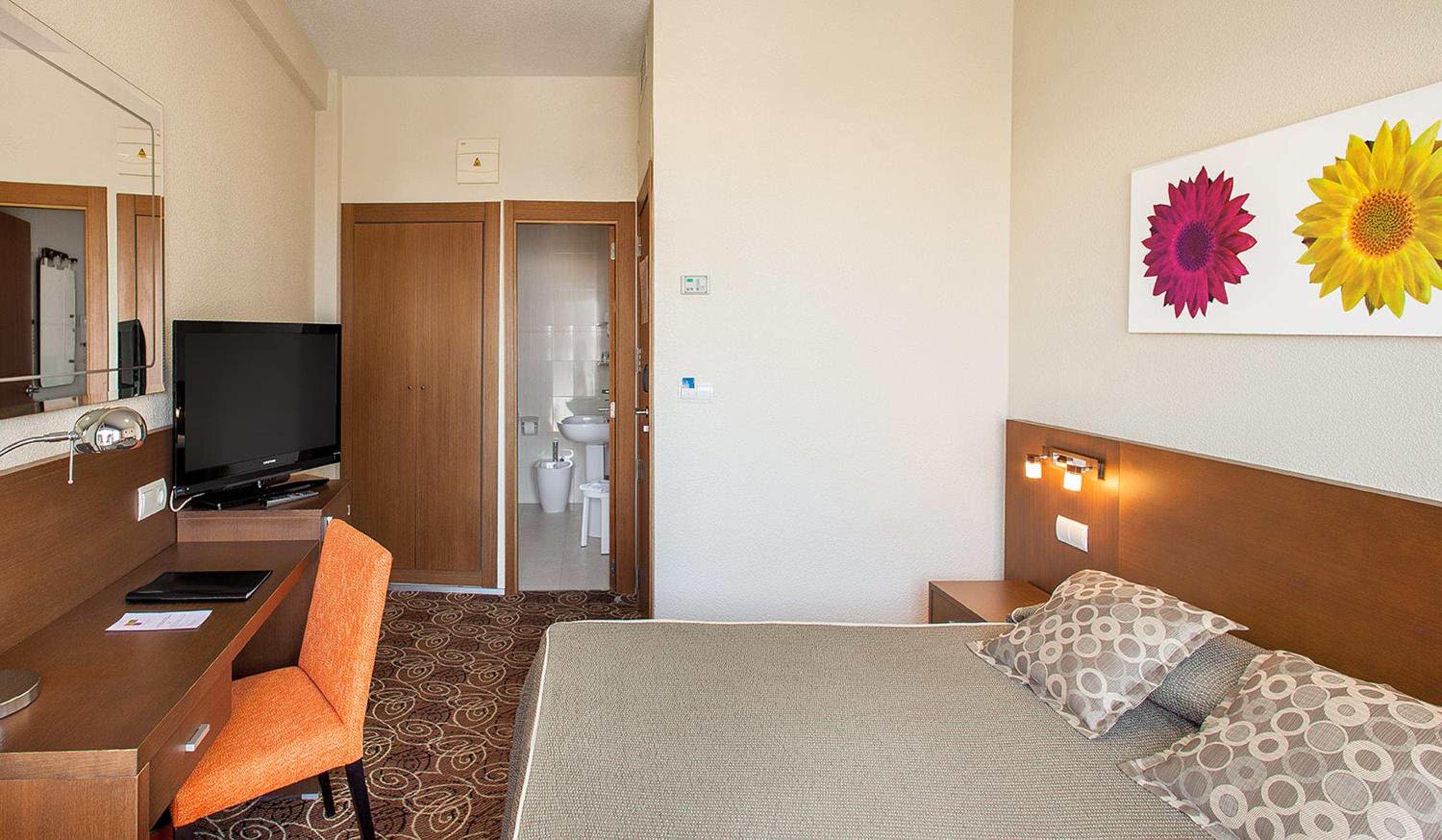 Small Double Room - Photo 1