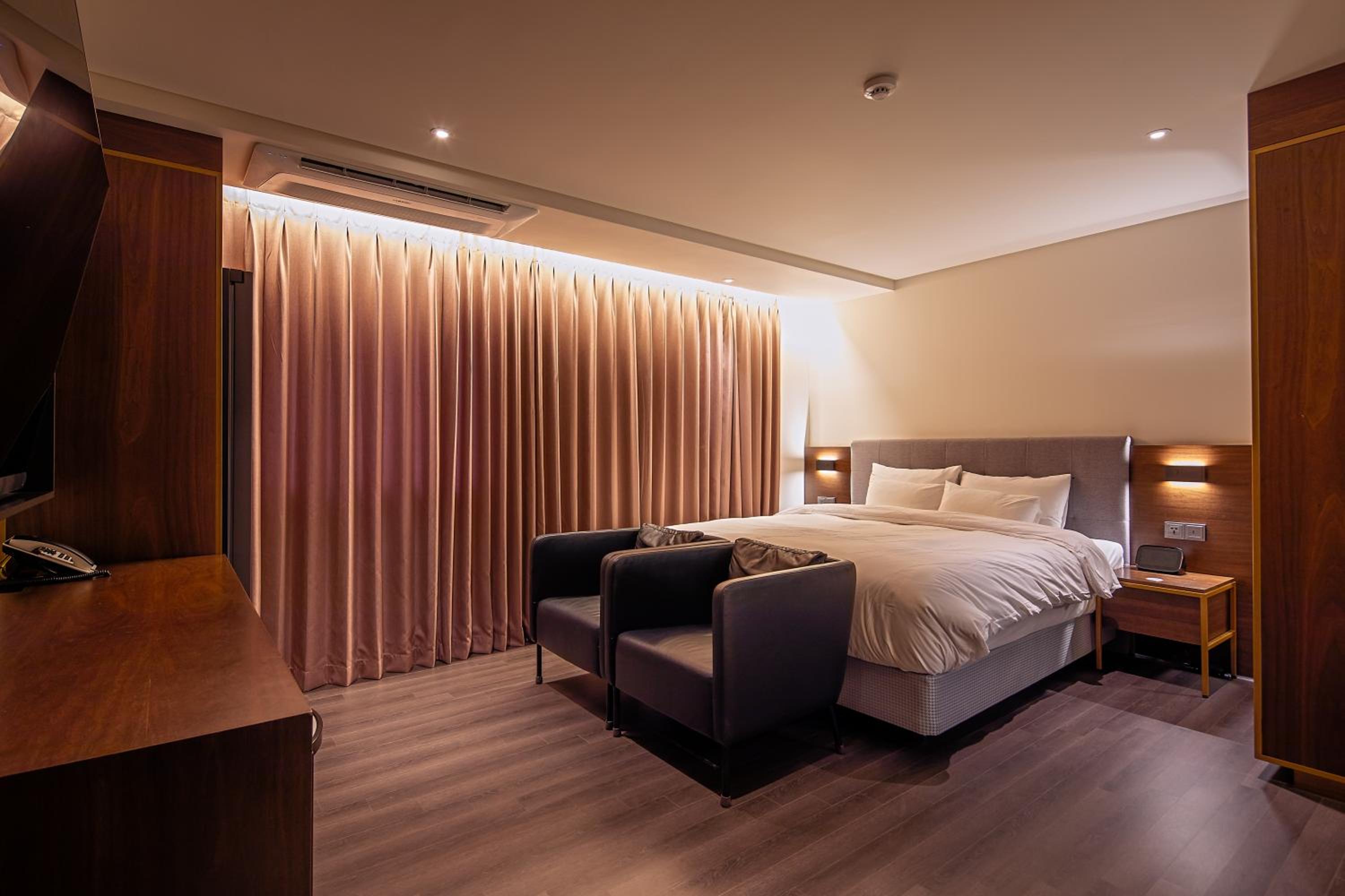 Superior King Room - Photo 1