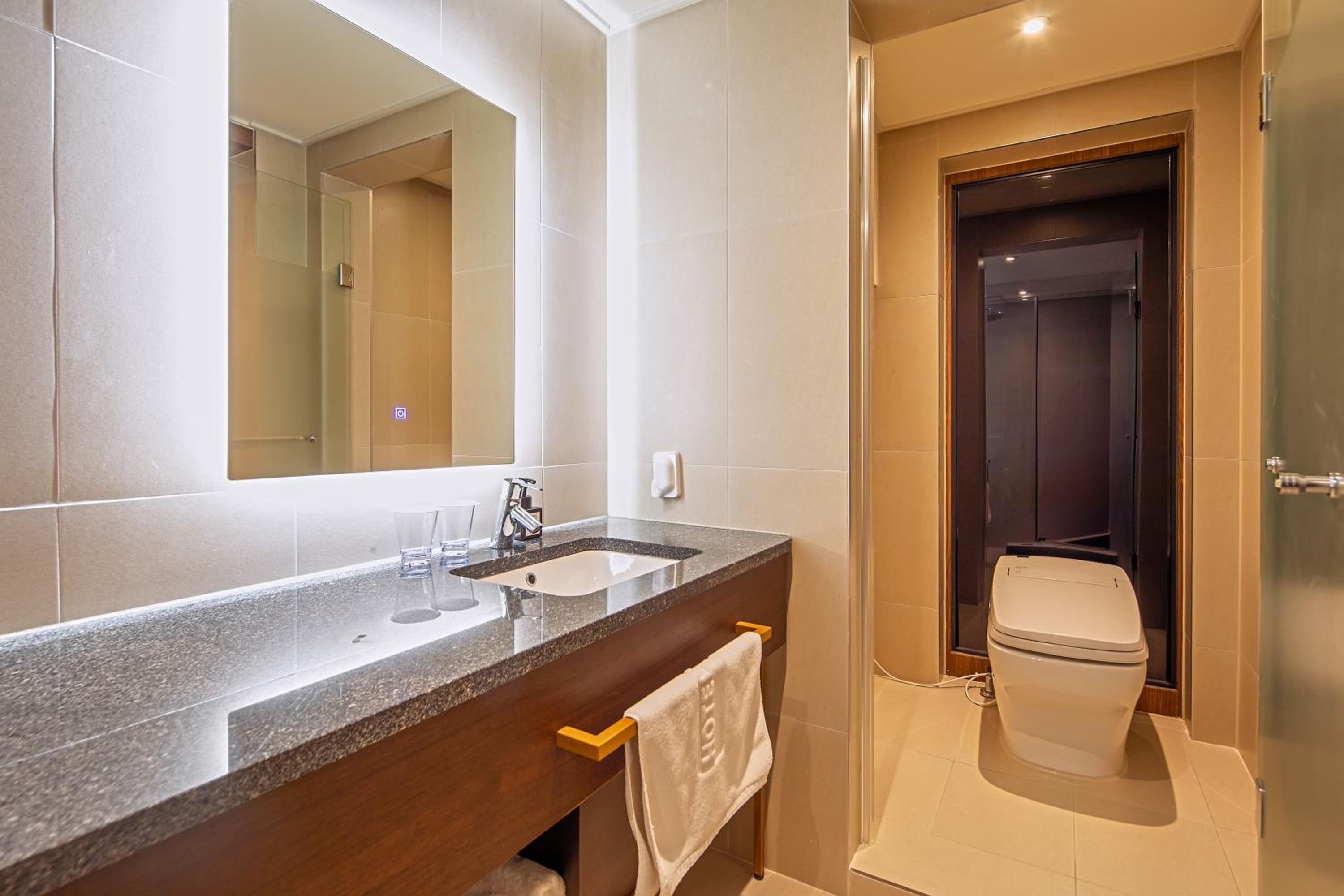 Superior King Room - Photo 5