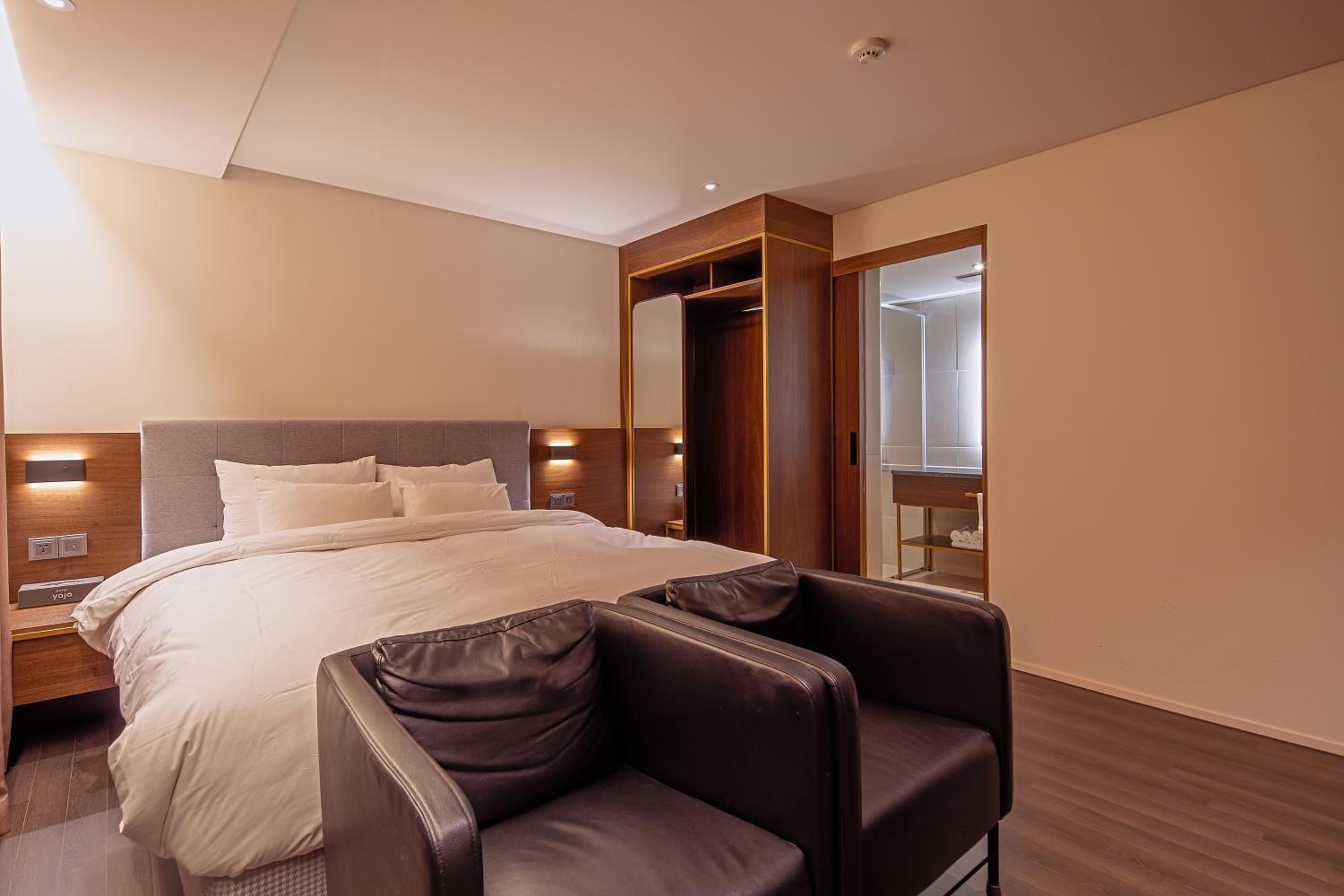 Superior King Room - Photo 8