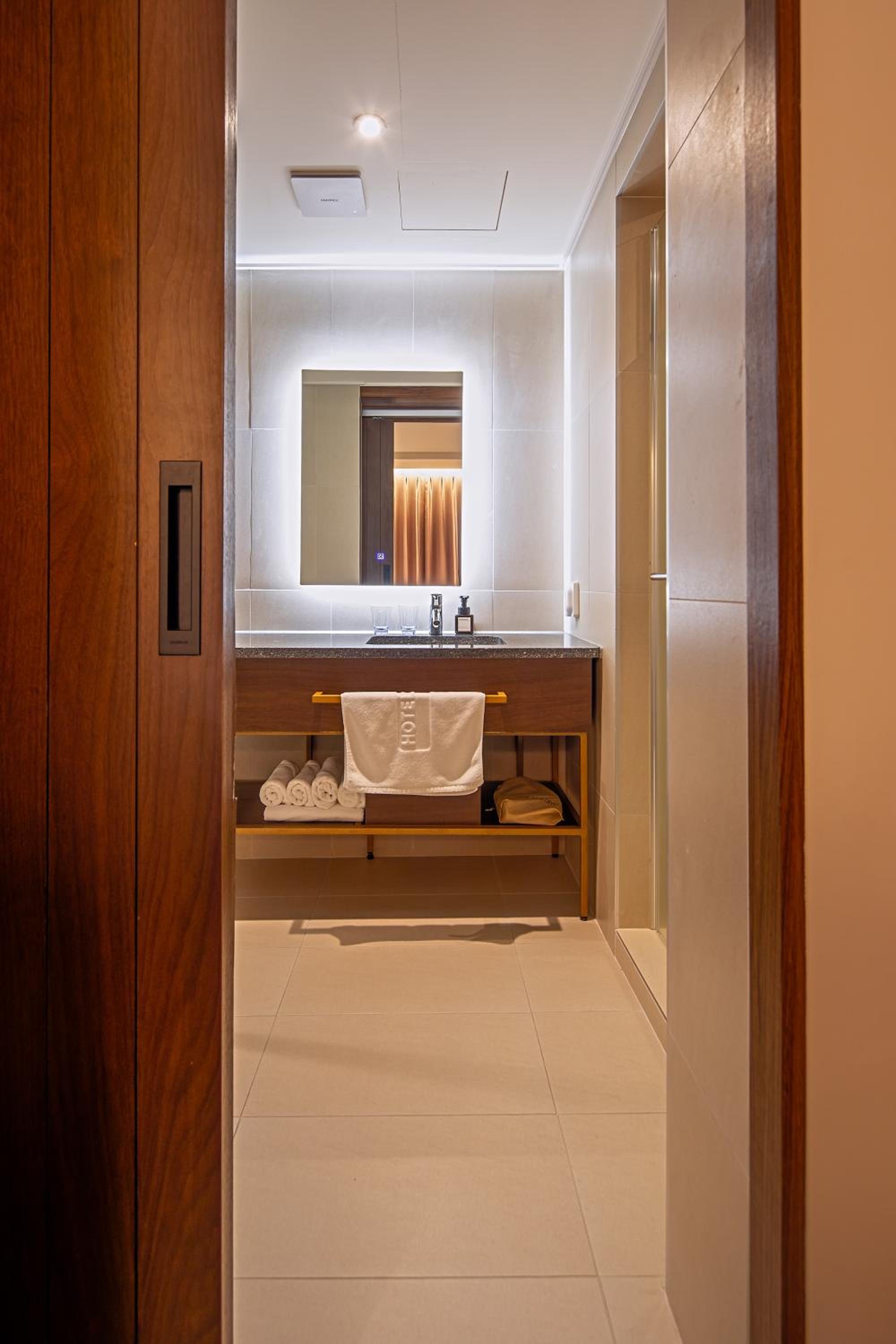 Superior King Room - Photo 2