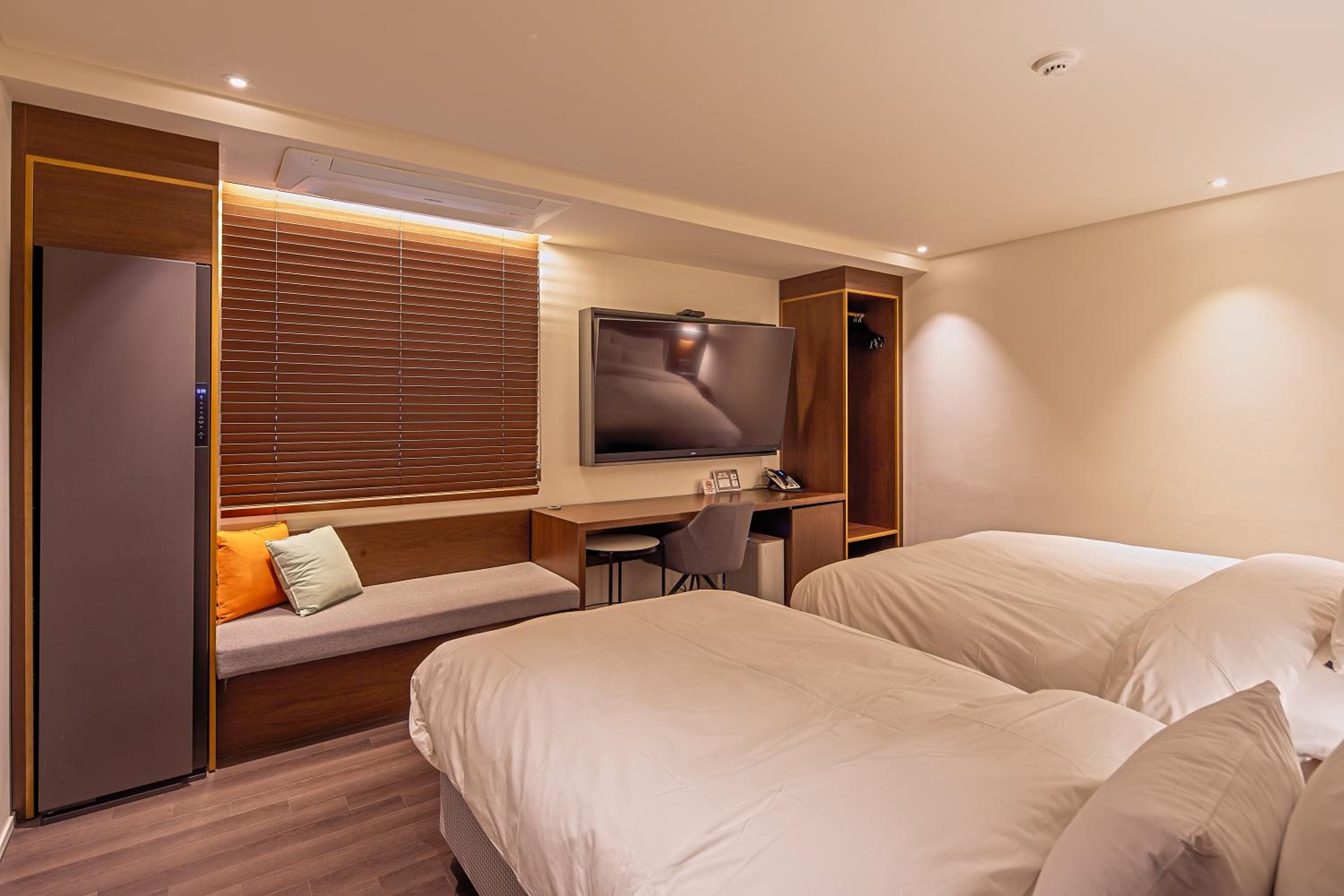 Deluxe Twin Room - Photo 6