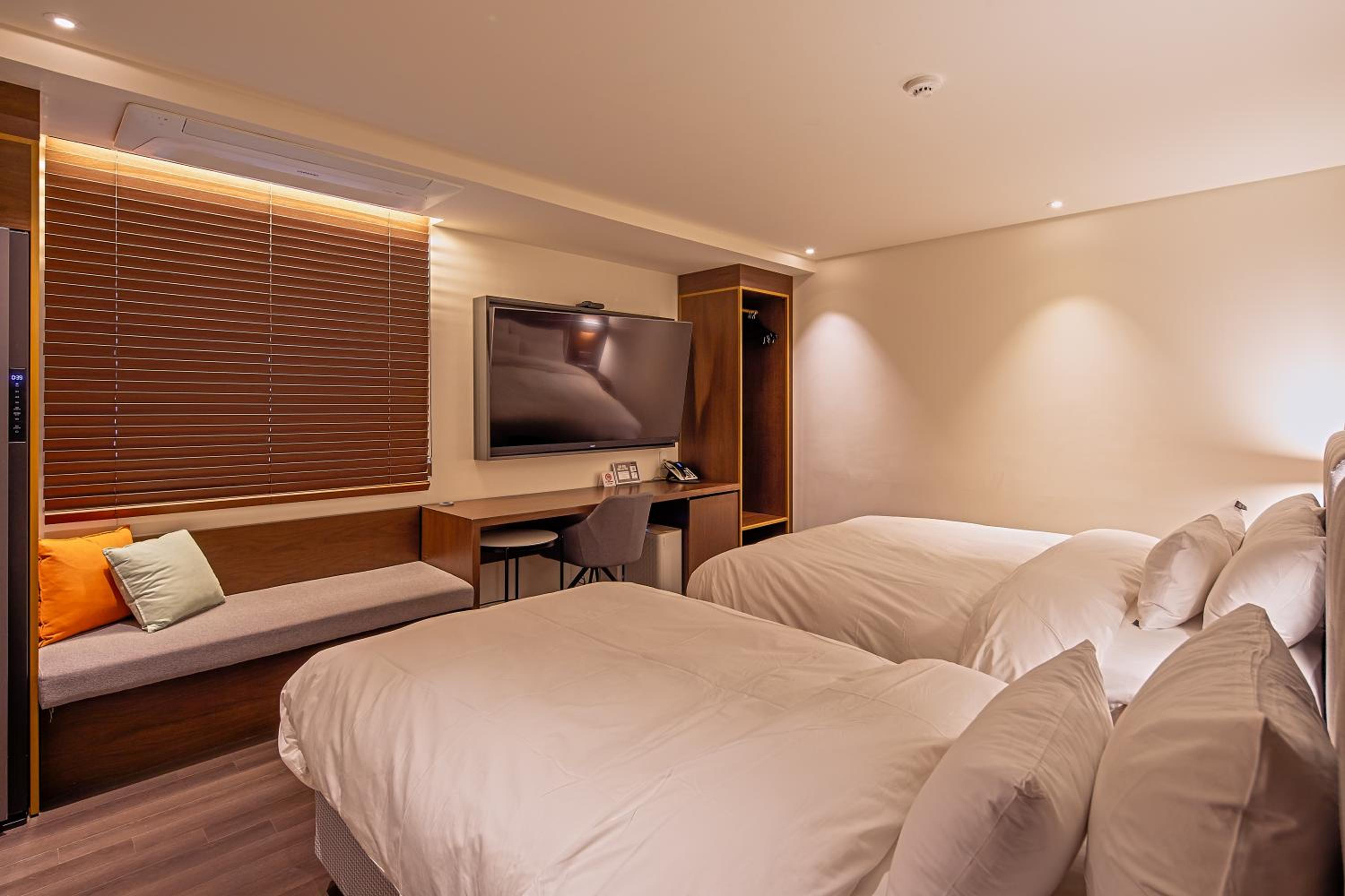 Deluxe Twin Room - Photo 3