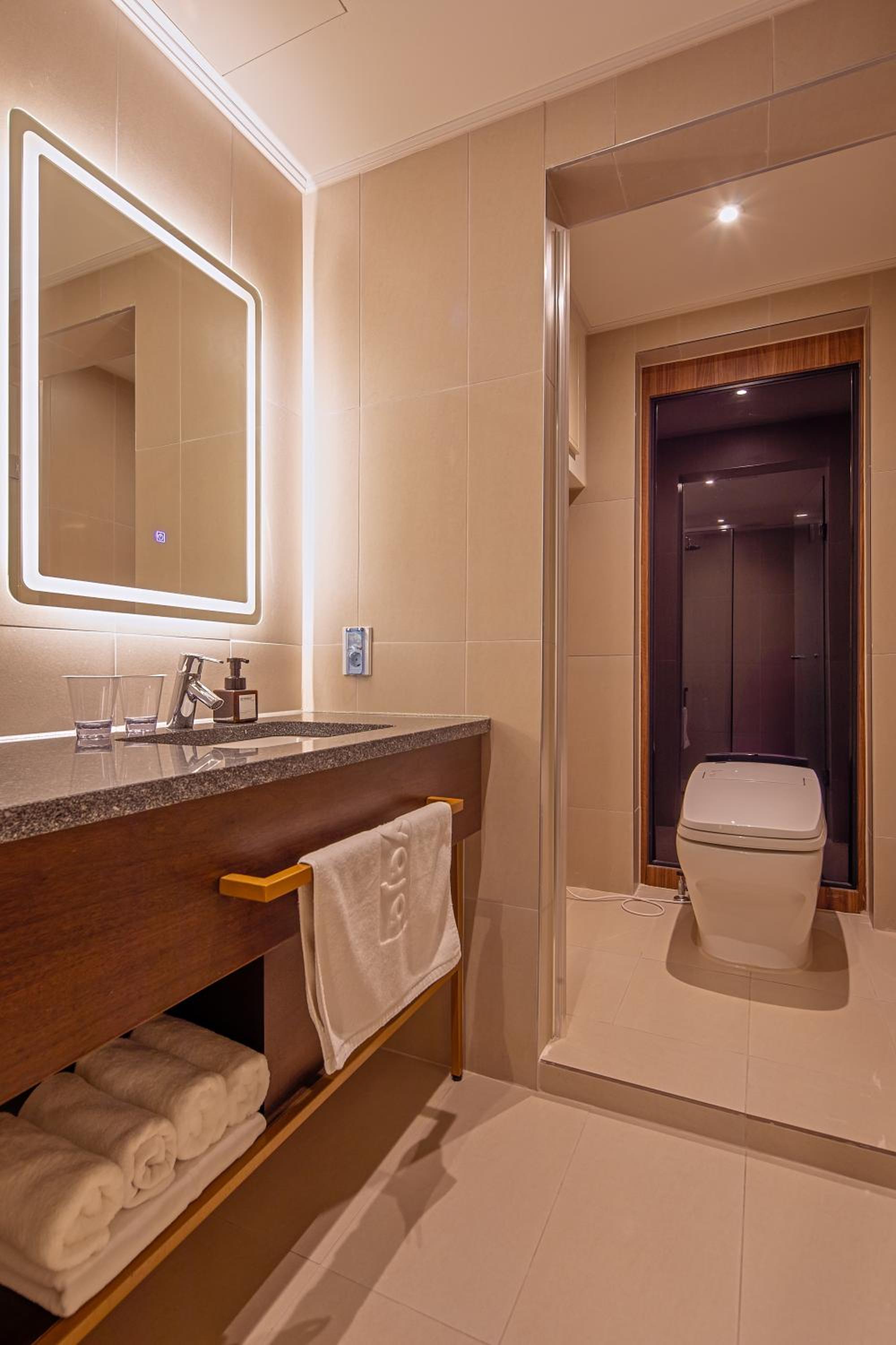 Standard King Room - Photo 4