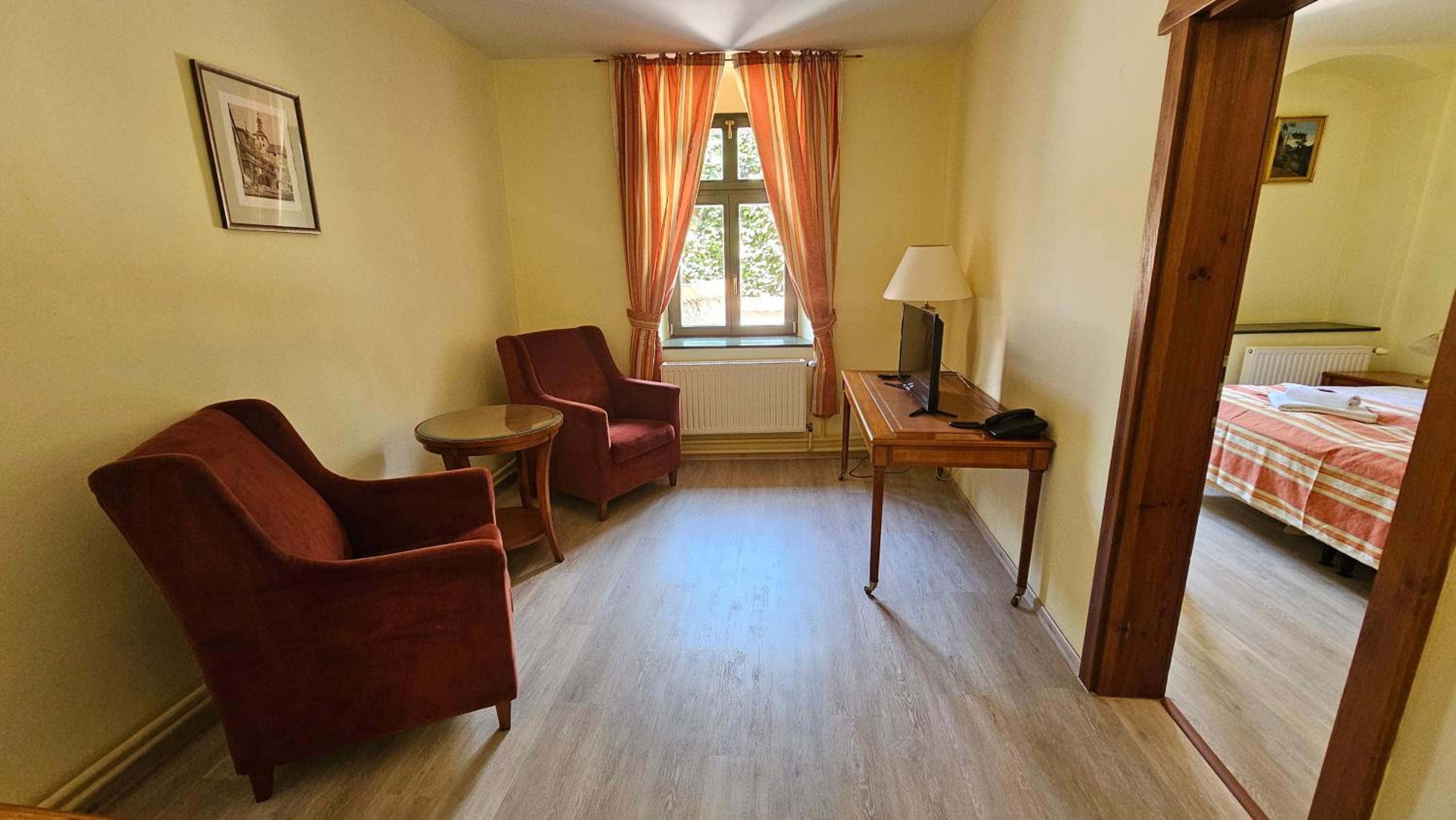 Deluxe Junior Suite photo 2