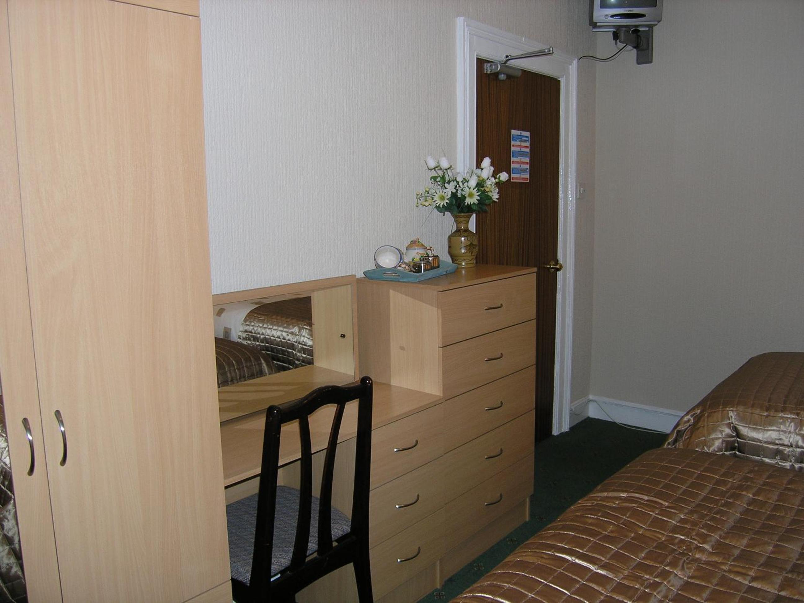 Family Room - Photo 3