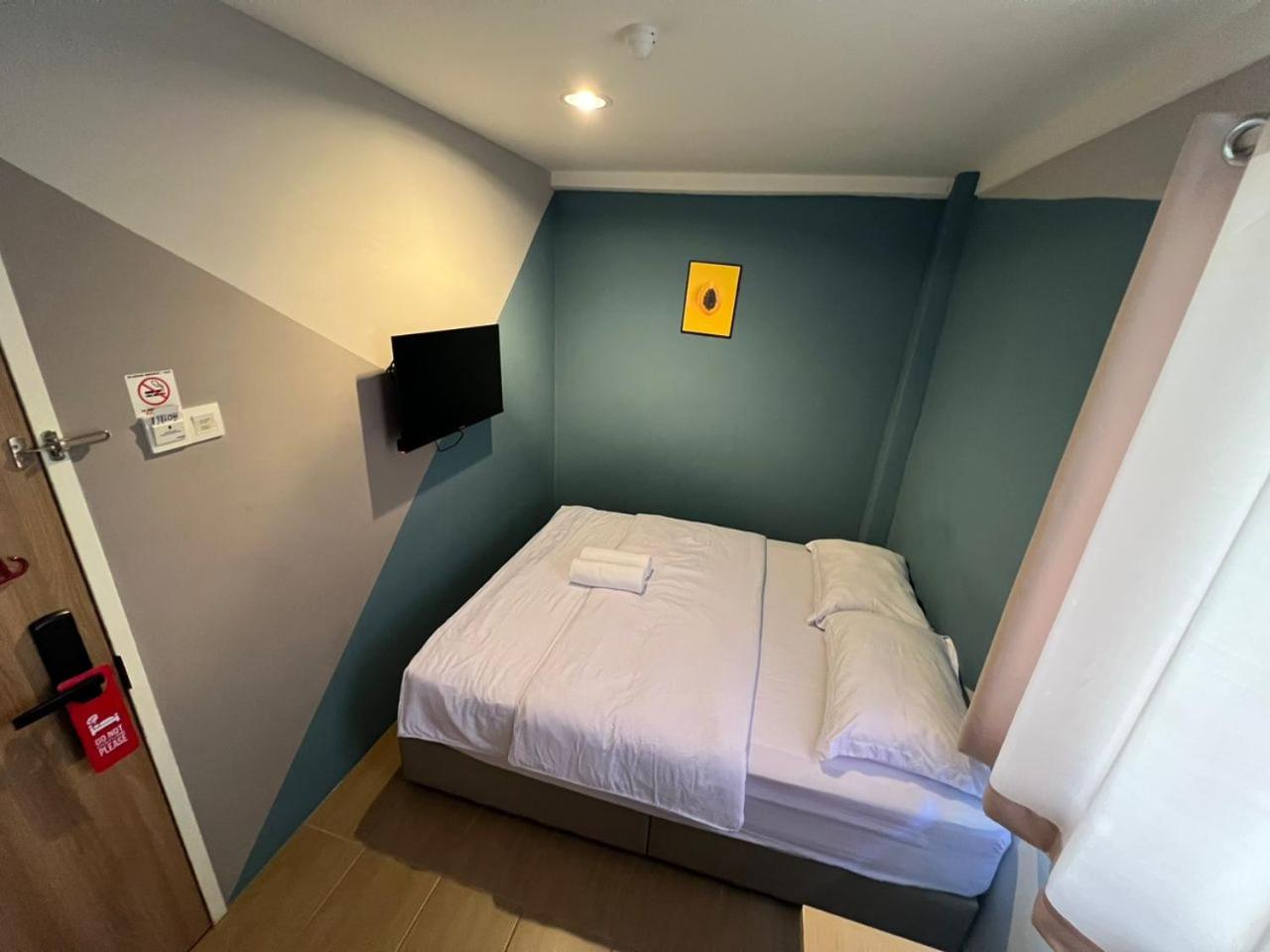 Deluxe Queen Room - Photo 2