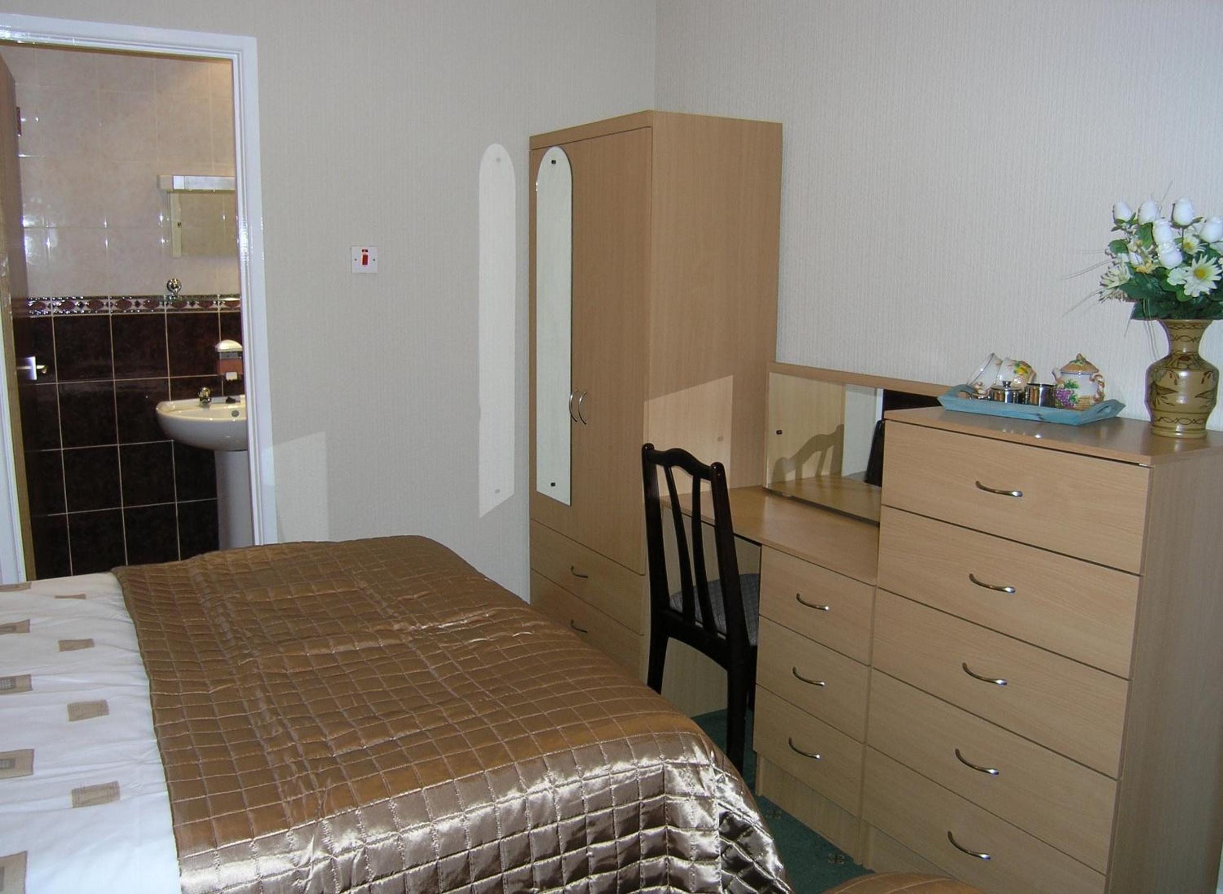 Family Room - Photo 2