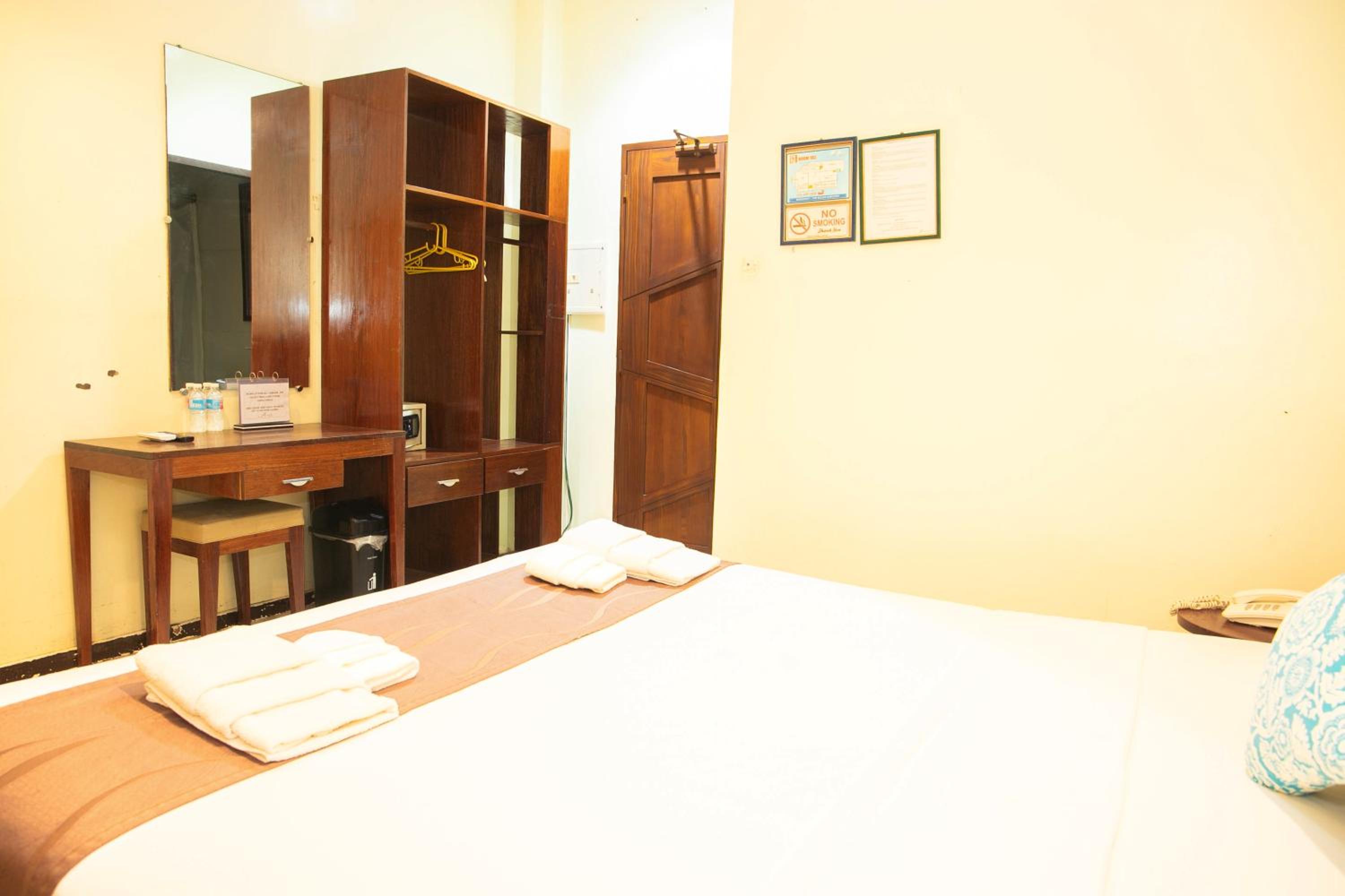 Deluxe King Room photo 2