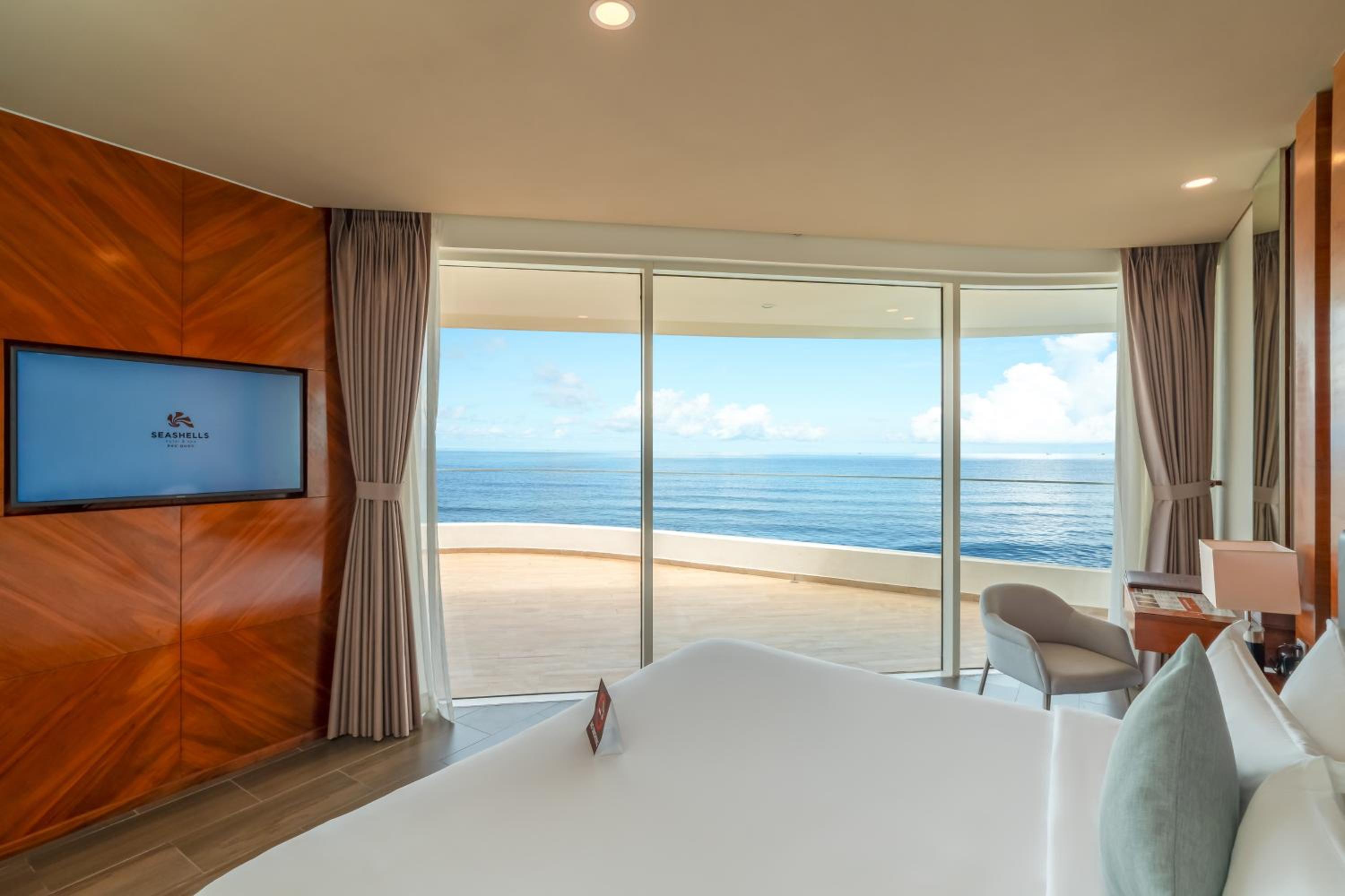 Junior Suite 1 Bedroom with one time foot massage (15min) for 2 guests photo 1