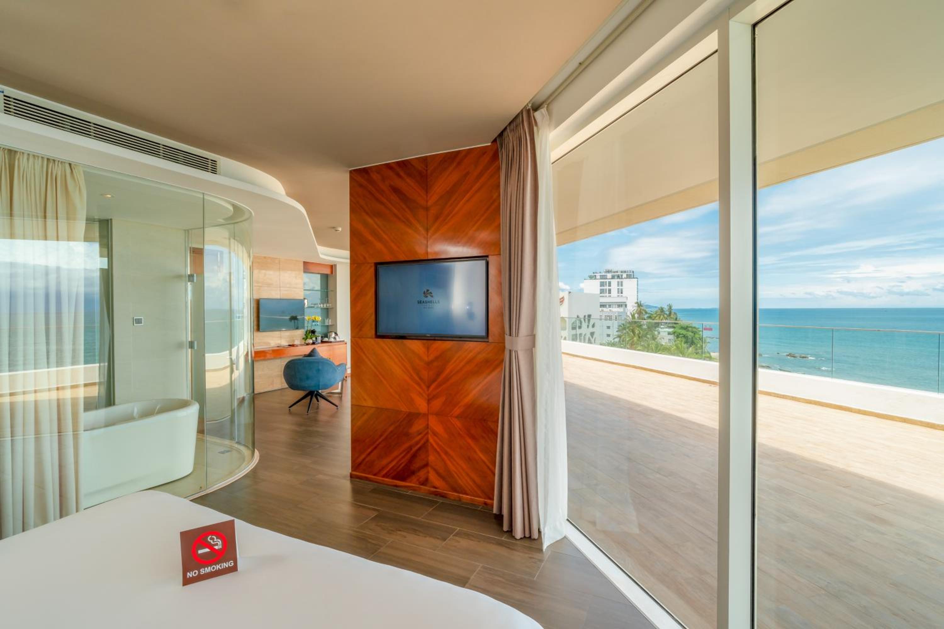 Junior Suite 1 Bedroom with one time foot massage (15min) for 2 guests photo 3