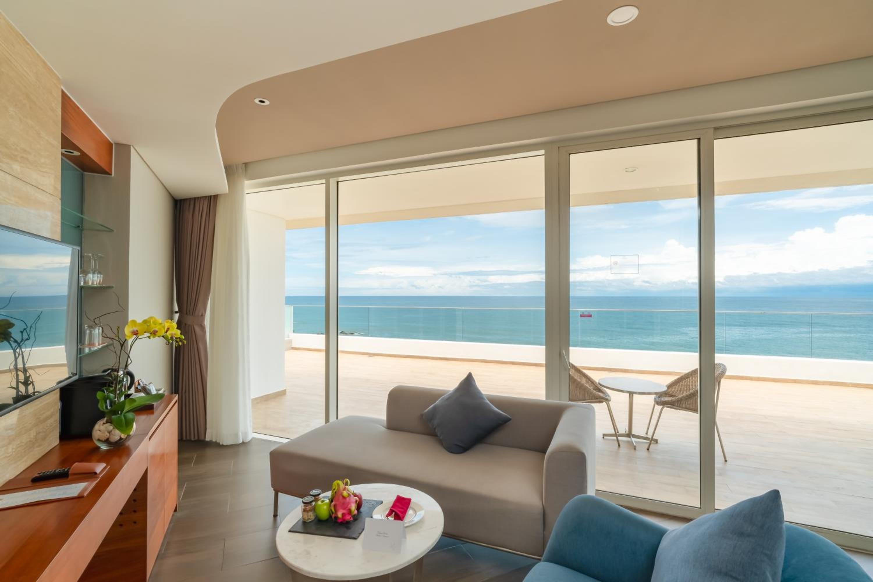Junior Suite 1 Bedroom with one time foot massage (15min) for 2 guests photo 2