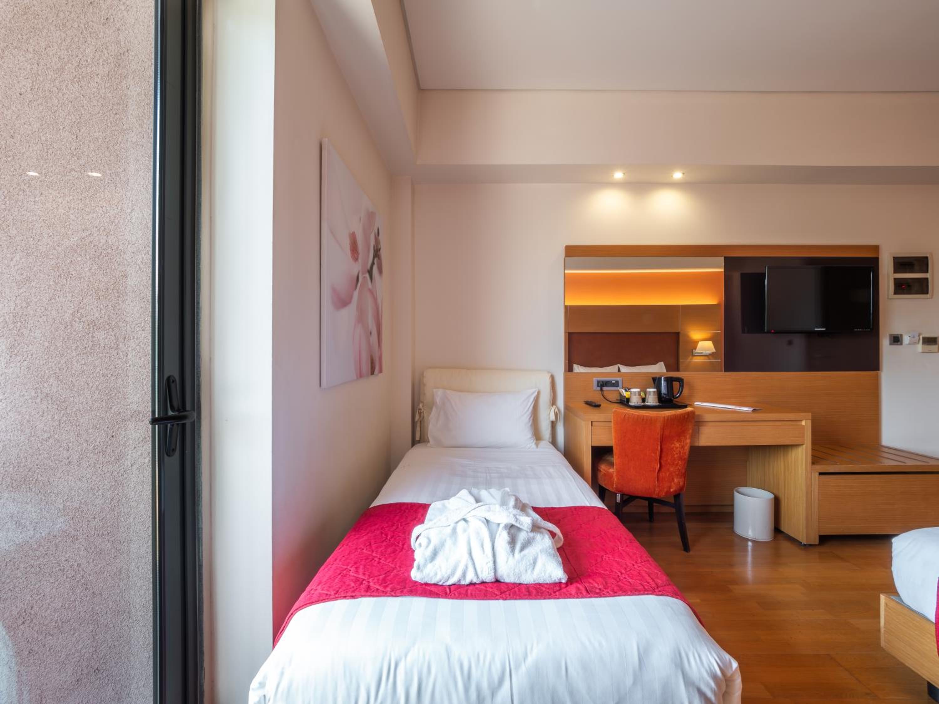 Standard Triple Room - Photo 2