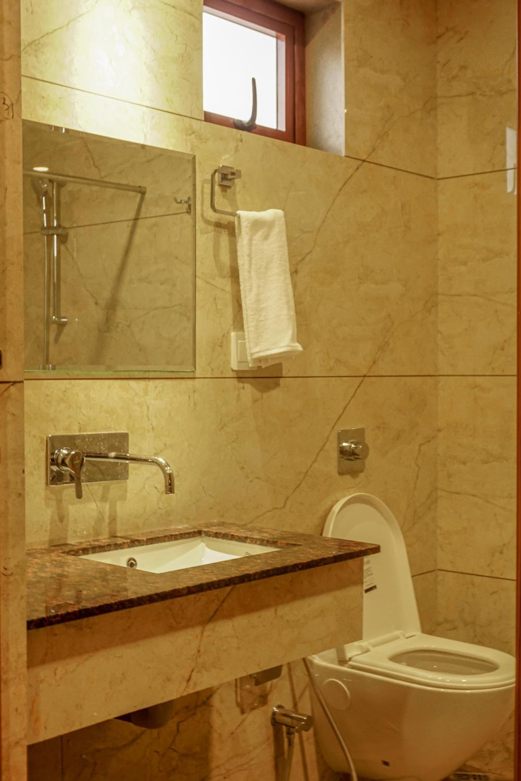 Deluxe King Suite photo 2