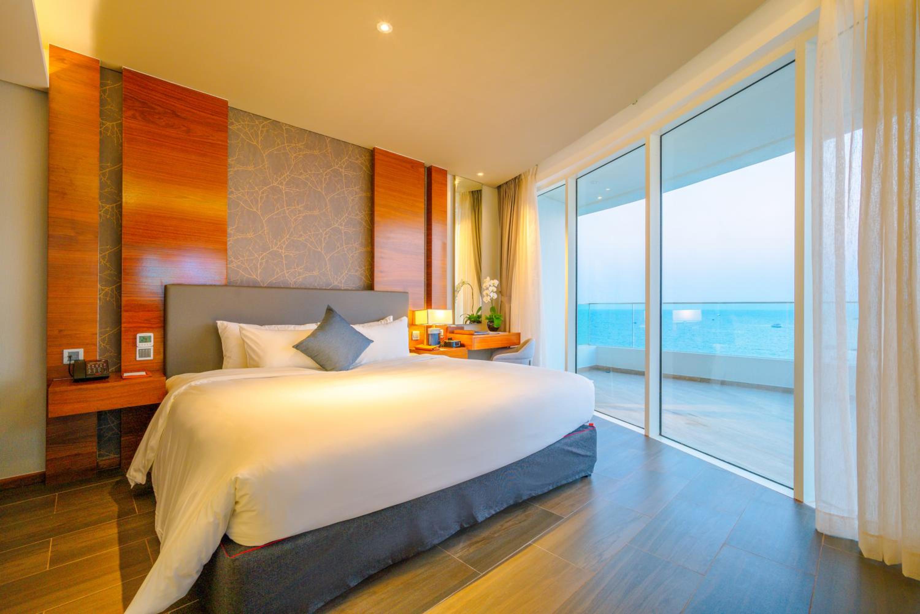 Executive Suite Ocean View with one time body massage (40min) for 2 guests