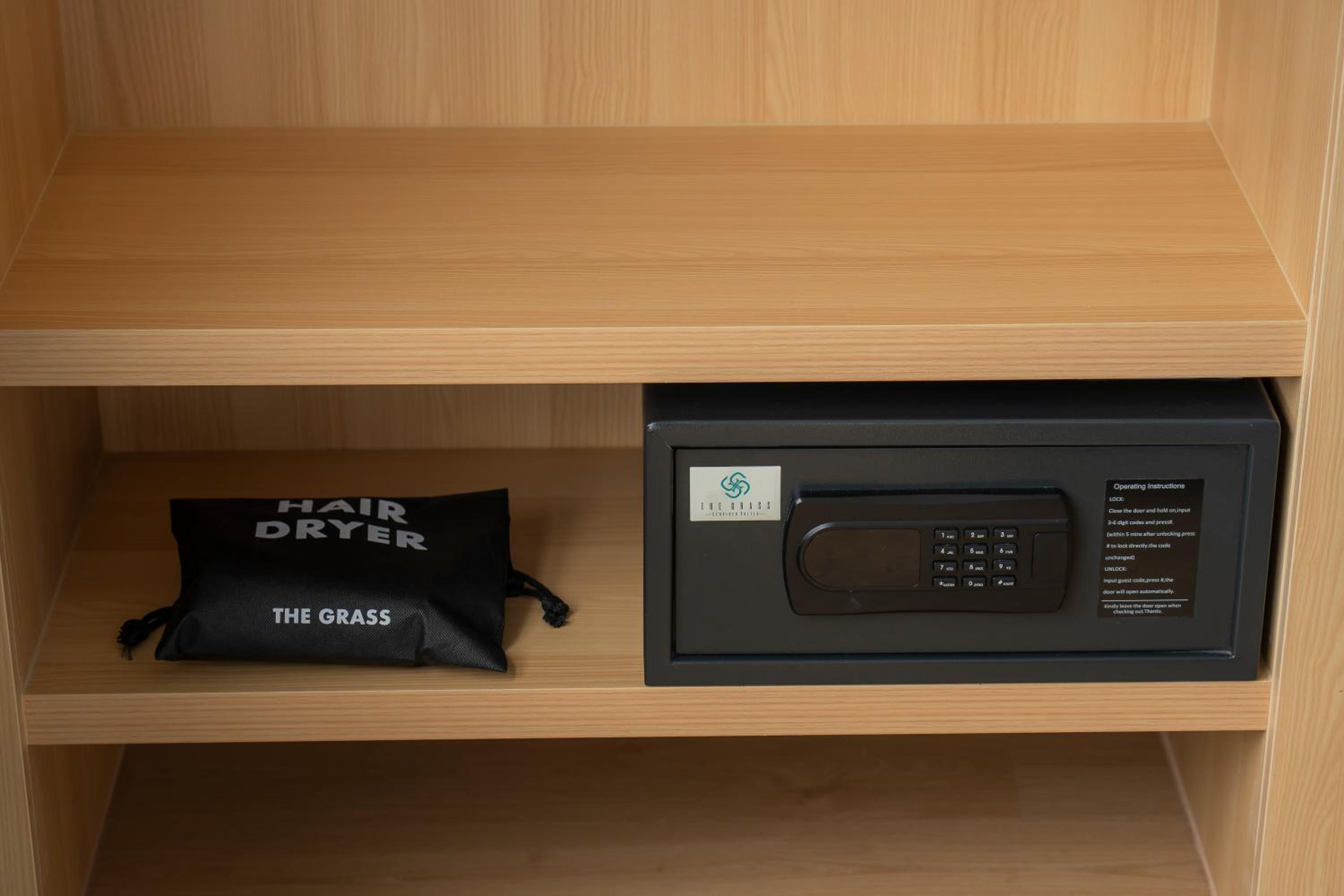 Deluxe King Room - Photo 4