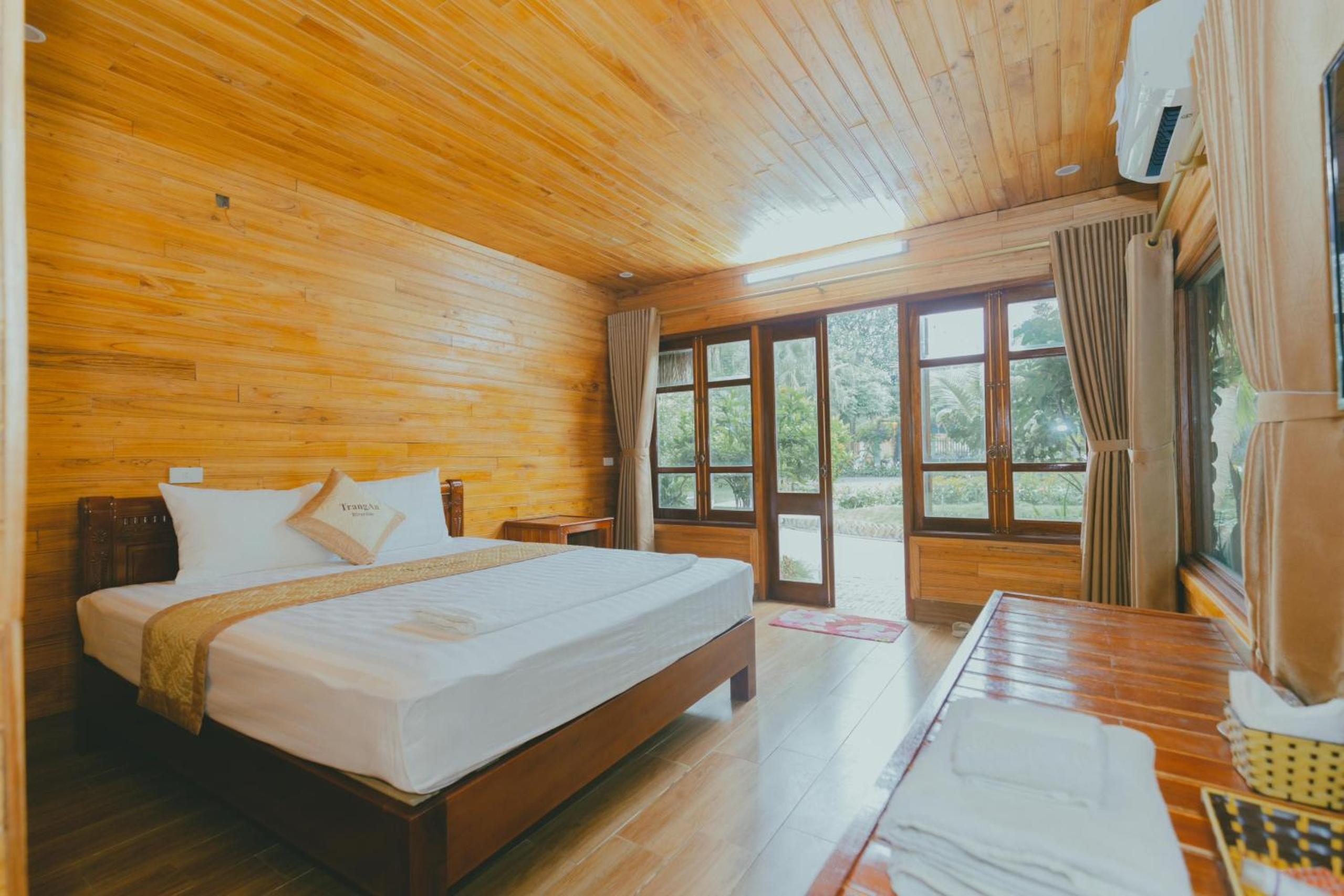 Queen Room With Pool View