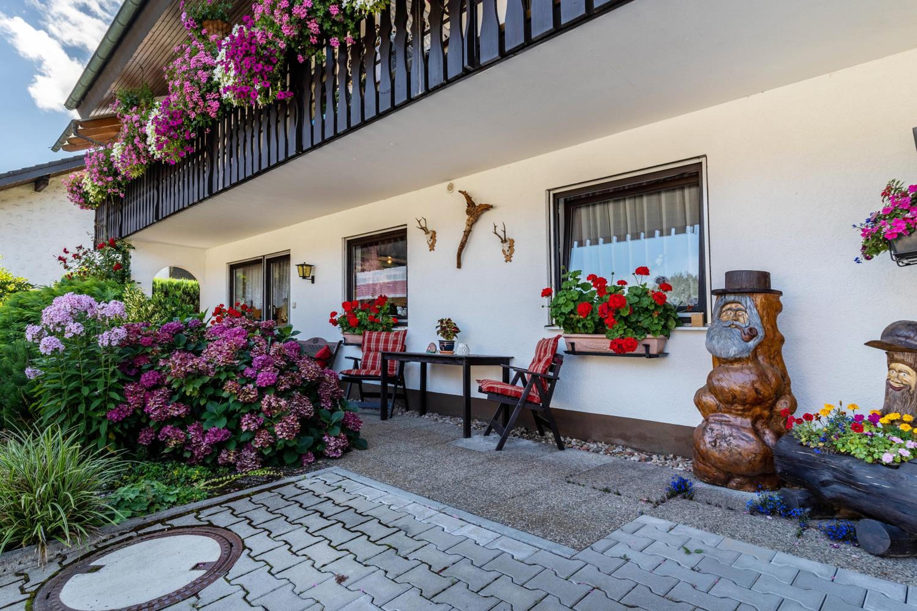 One-Bedroom Apartment with Garden View photo 2