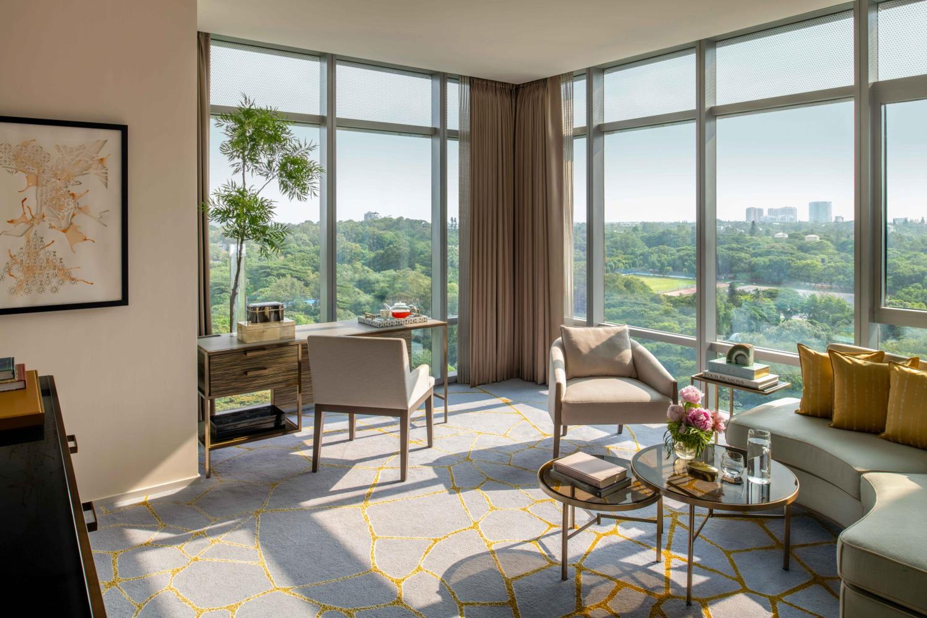 Executive Corner Suite