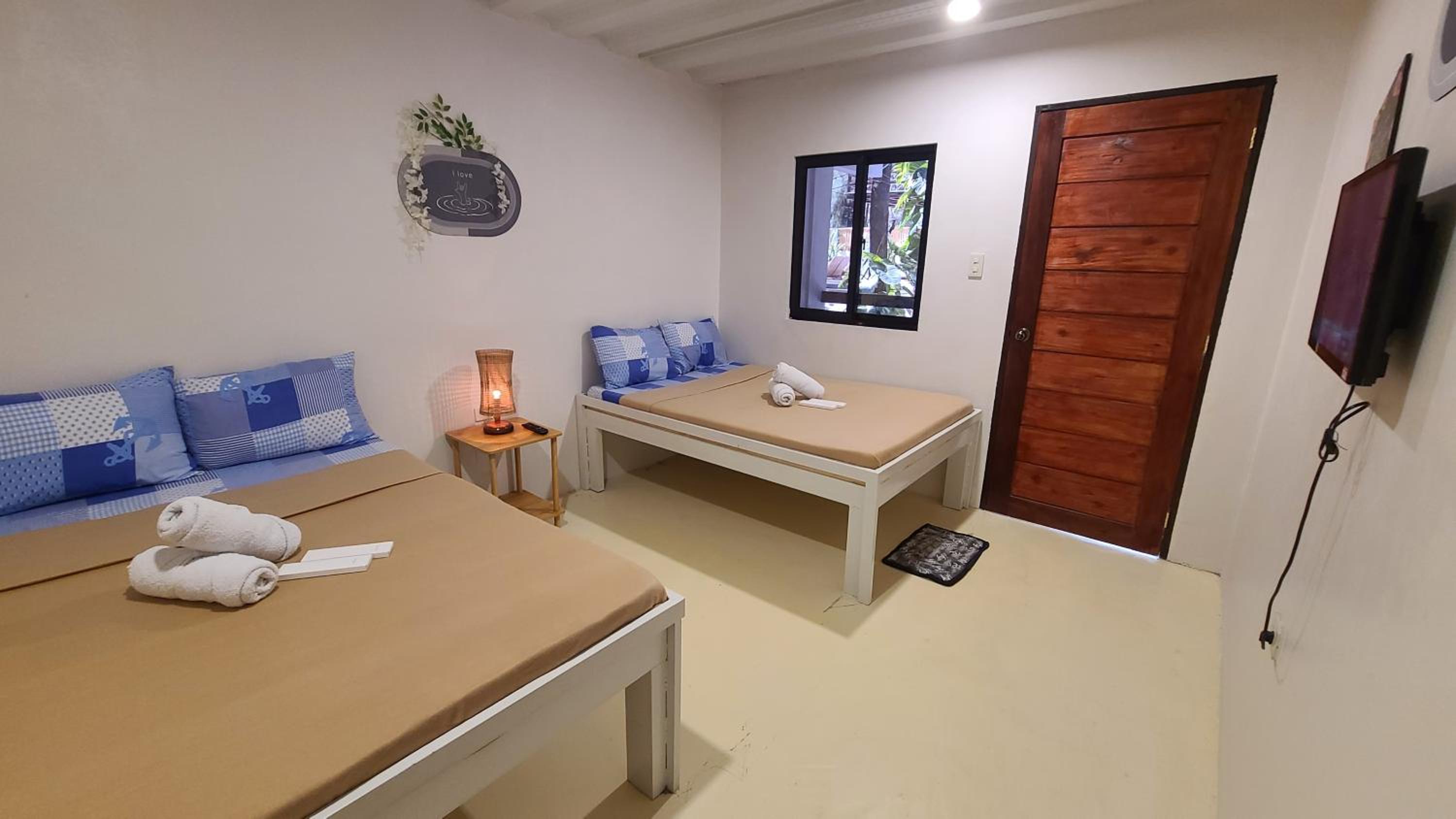 Family Room With Private Bathroom photo 3