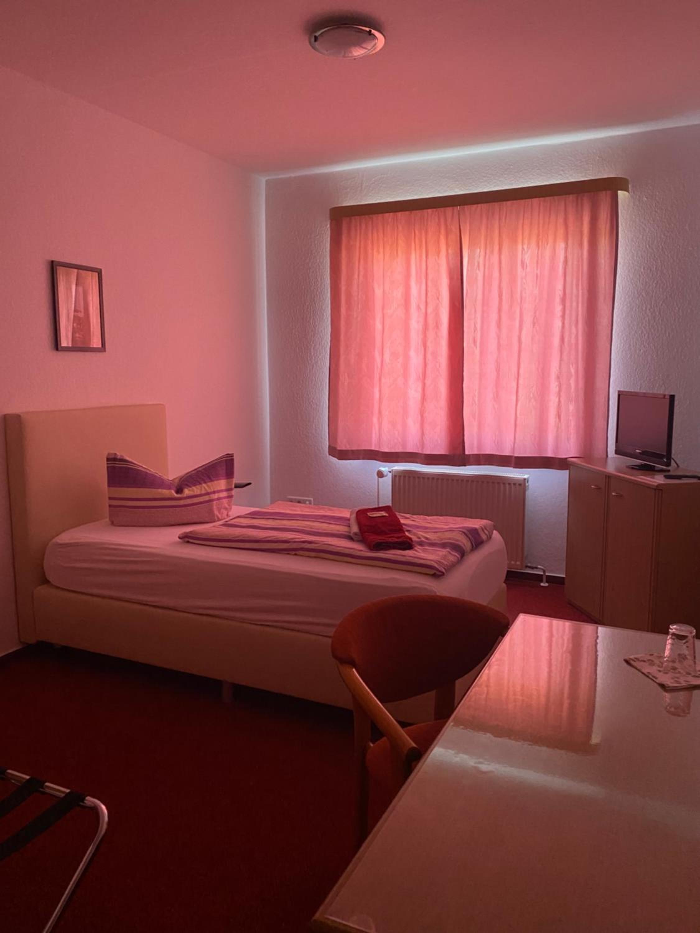Single Room photo 3