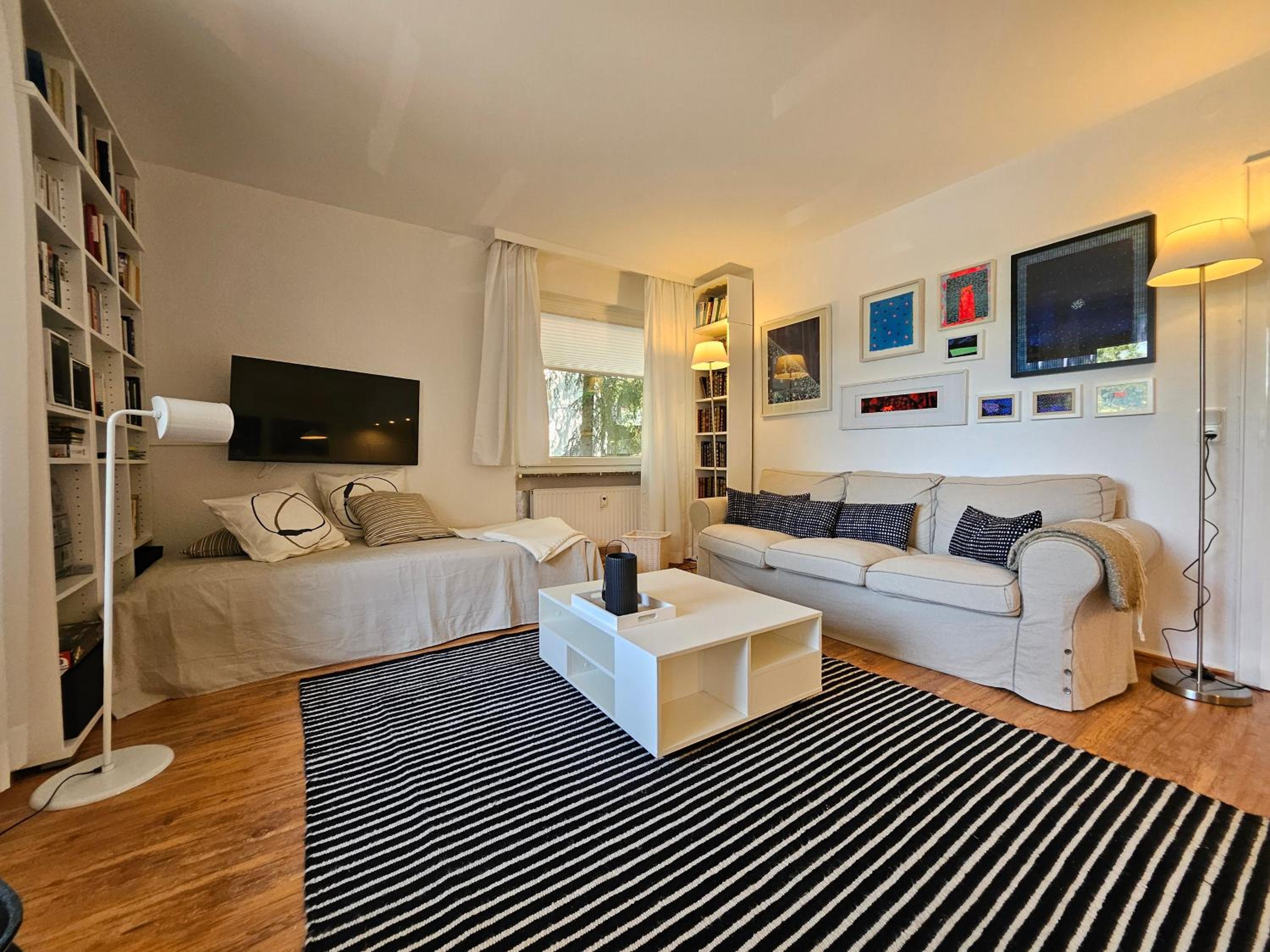 One-Bedroom Apartment photo 1