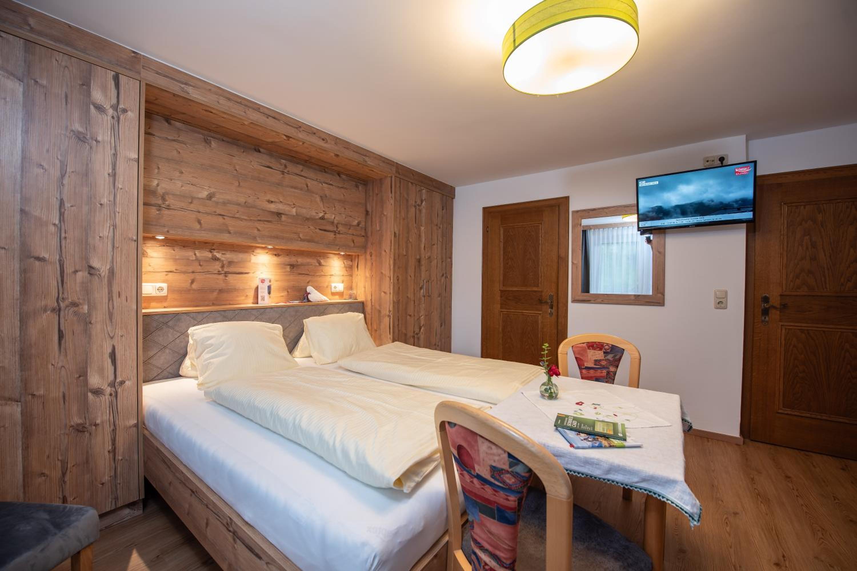 Double Room with Balcony (2 Adults + 1 Child) photo 3