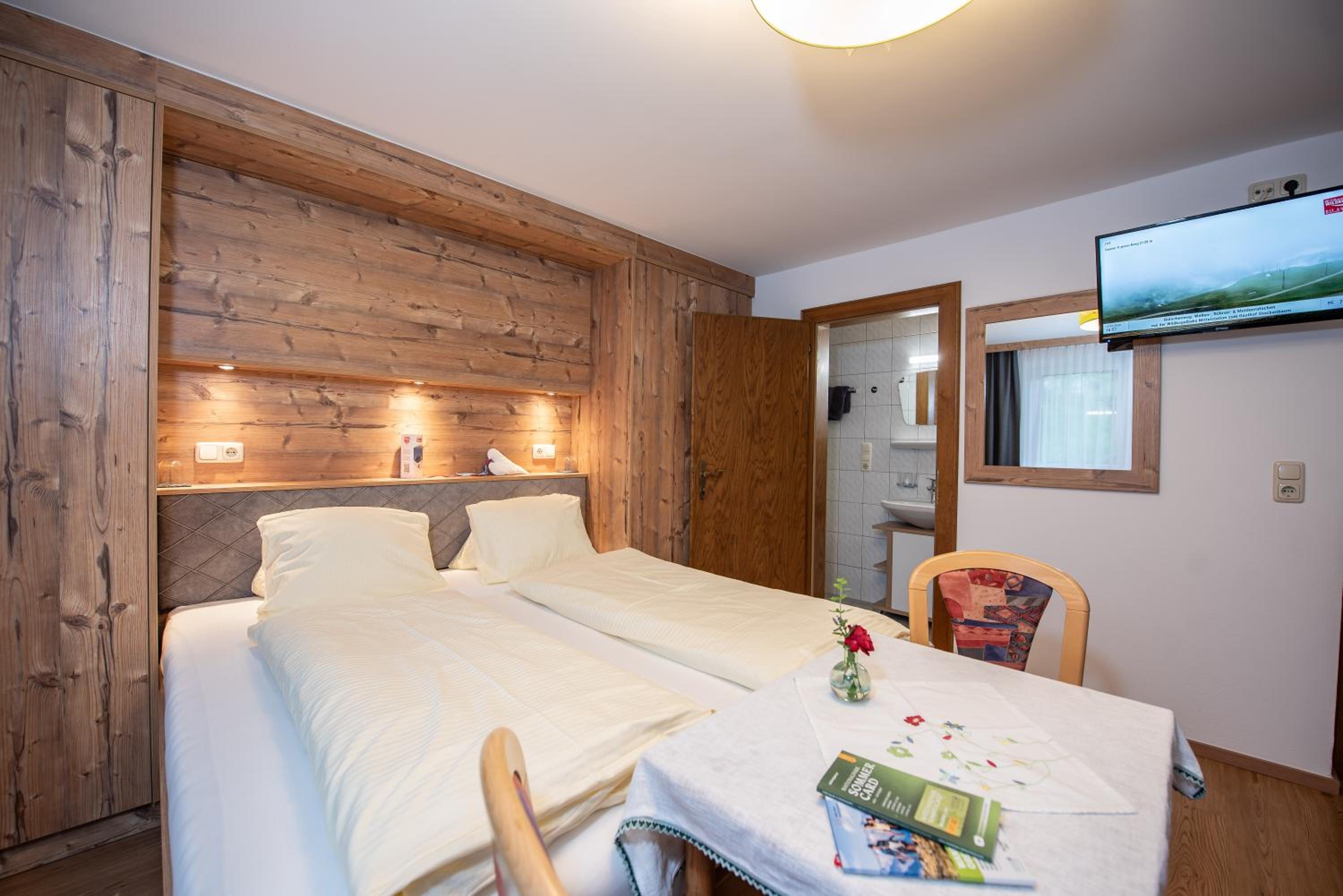 Double Room with Balcony (2 Adults + 1 Child) photo 2
