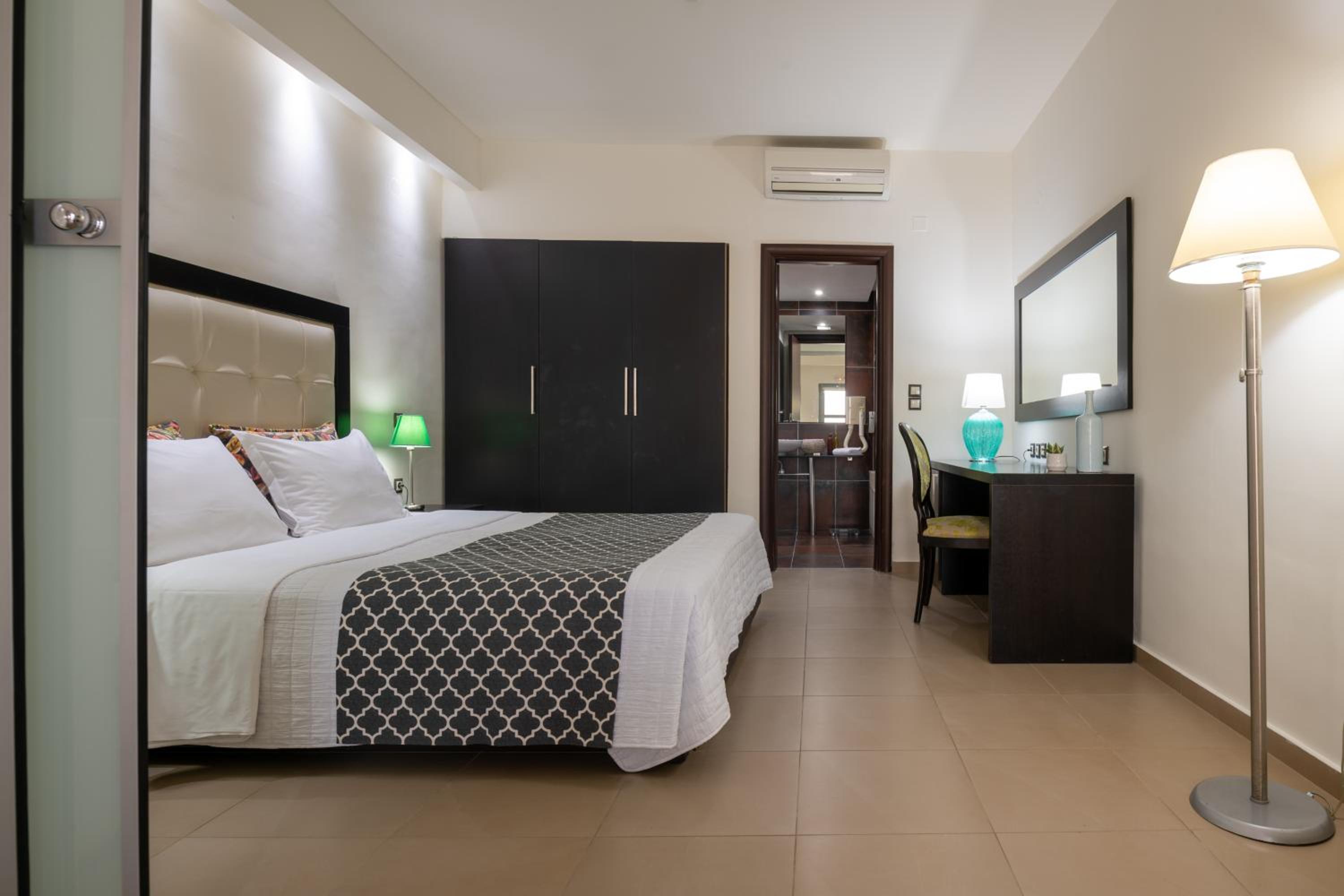 Suite with Garden View - Photo 6