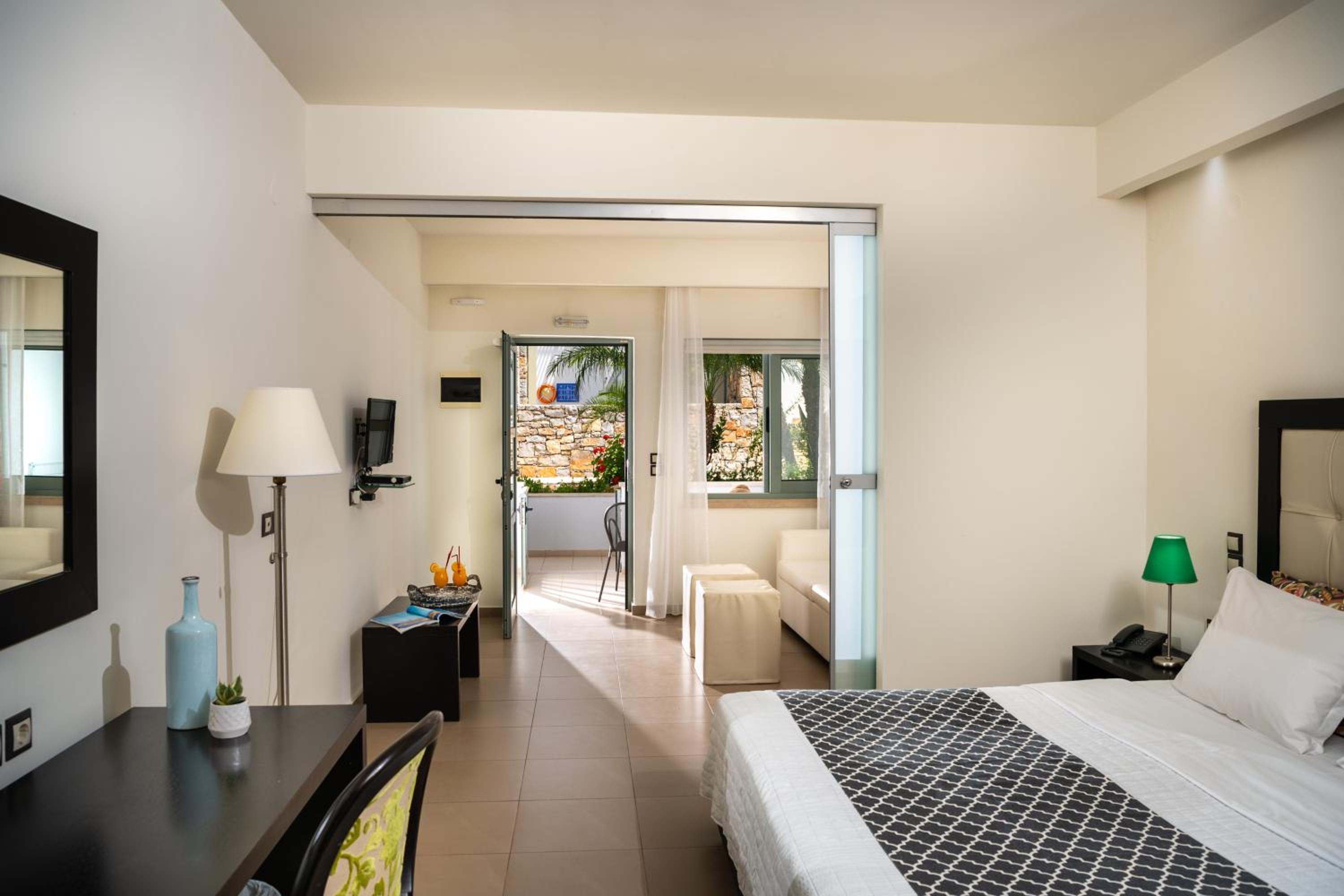 Suite with Garden View - Photo 1