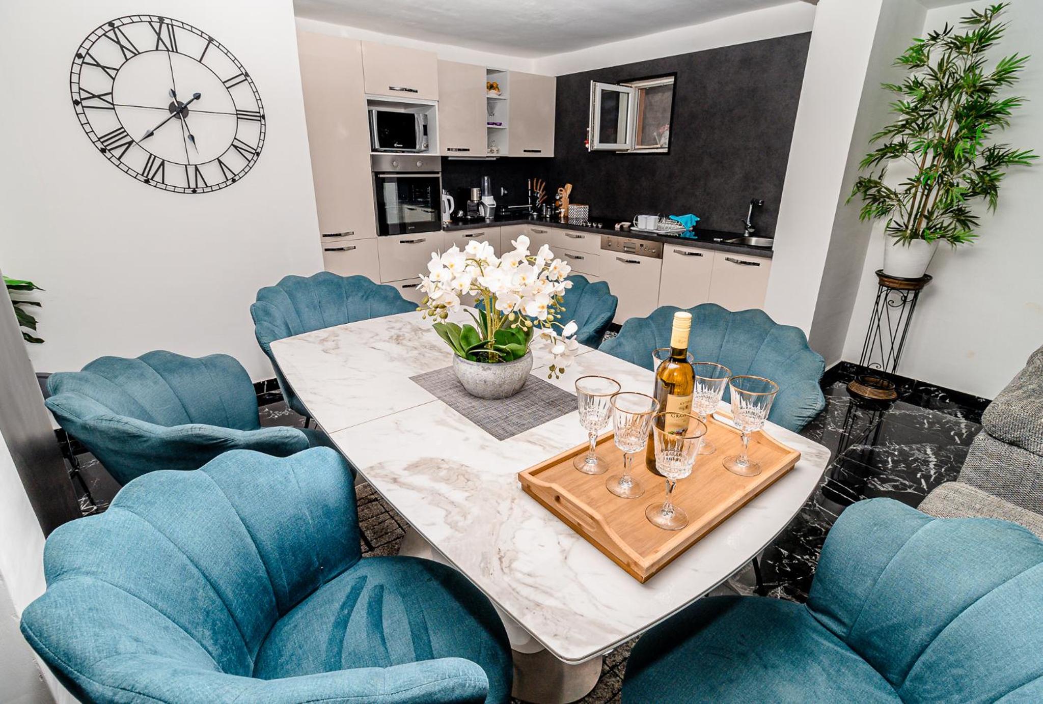 Three-Bedroom Apartment with Harbor View photo 3