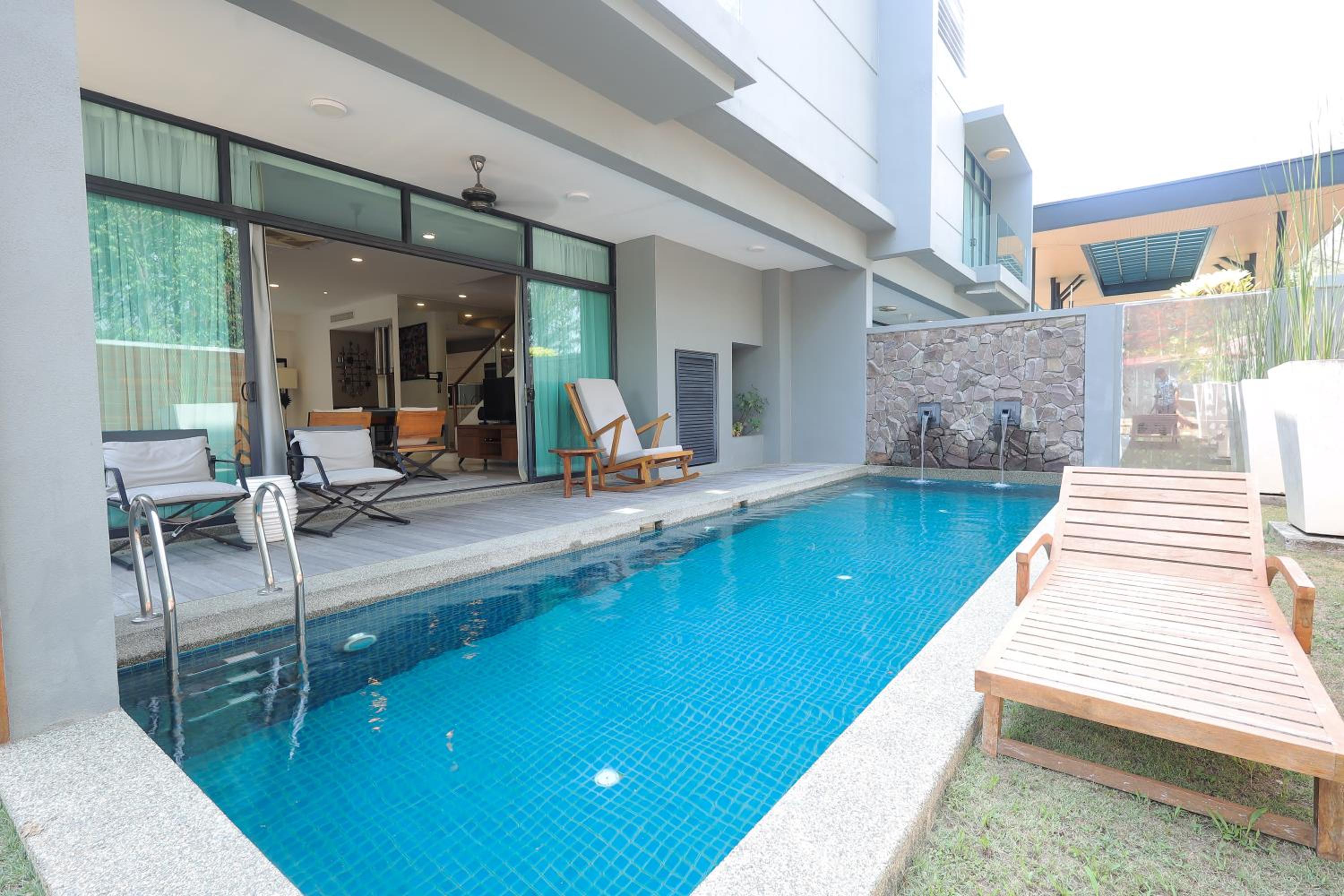 Town Villa - Photo 2