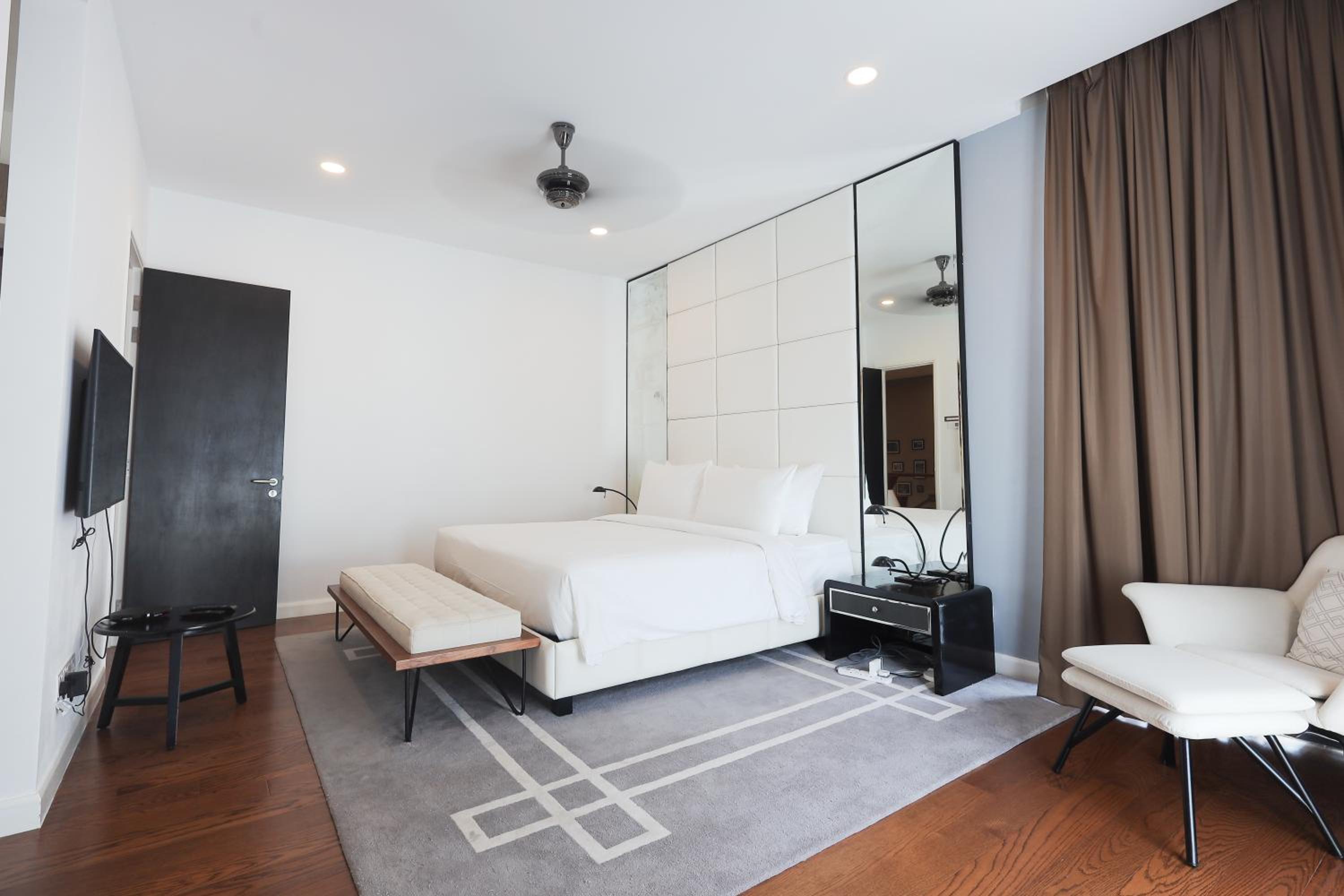 Town Villa - Photo 16